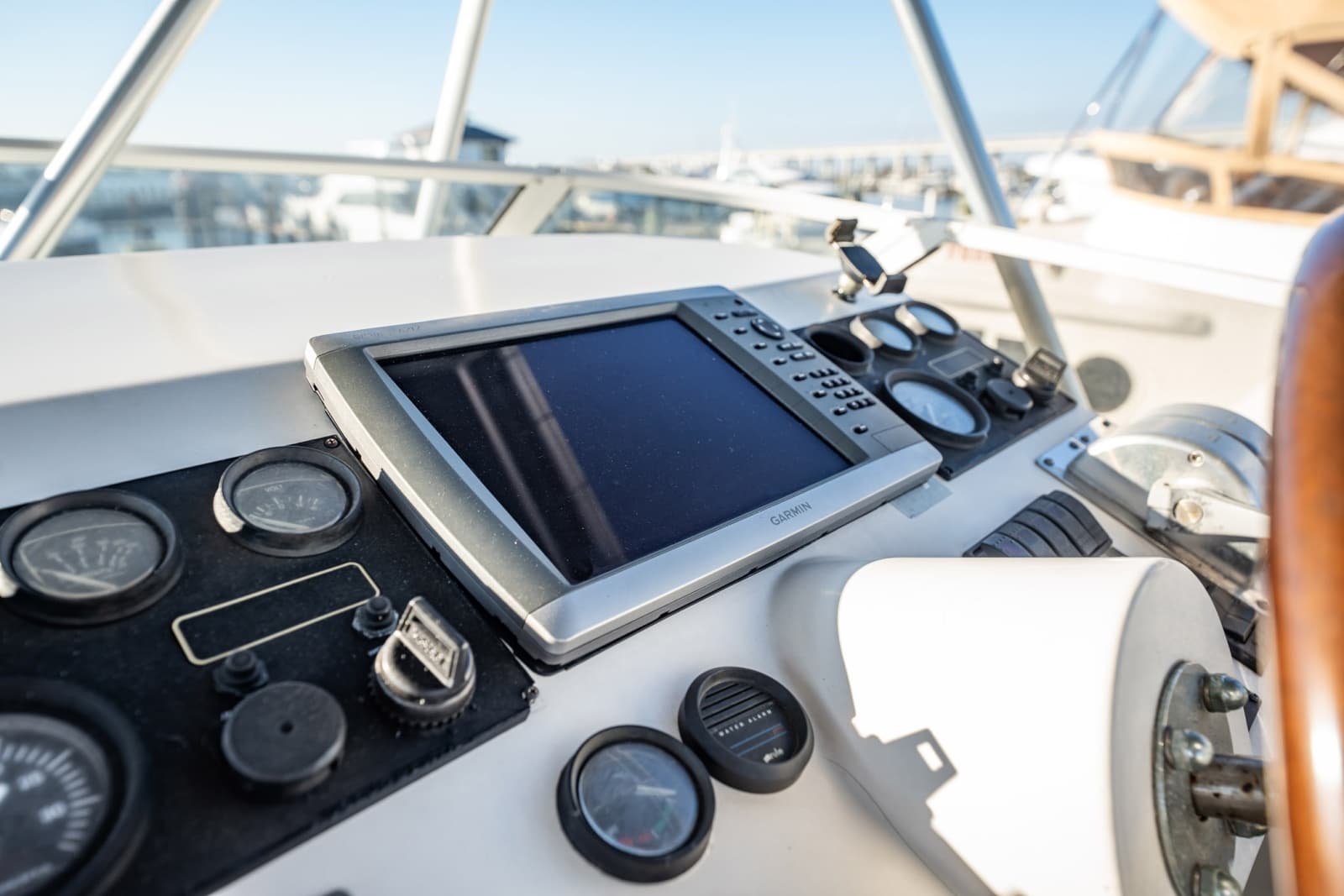 2004 Navigator 5700 Rival Pilothouse