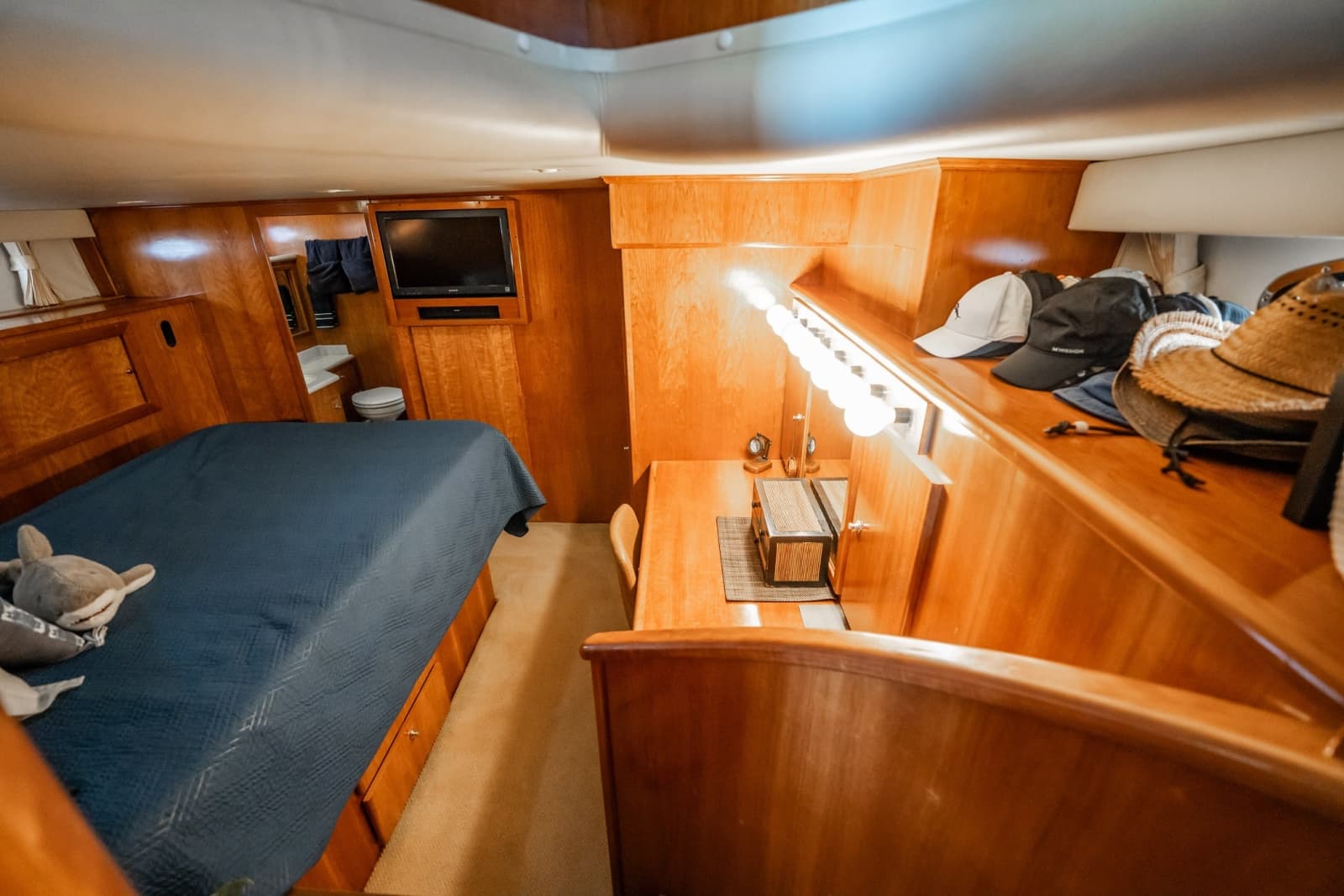2004 Navigator 5700 Rival Pilothouse