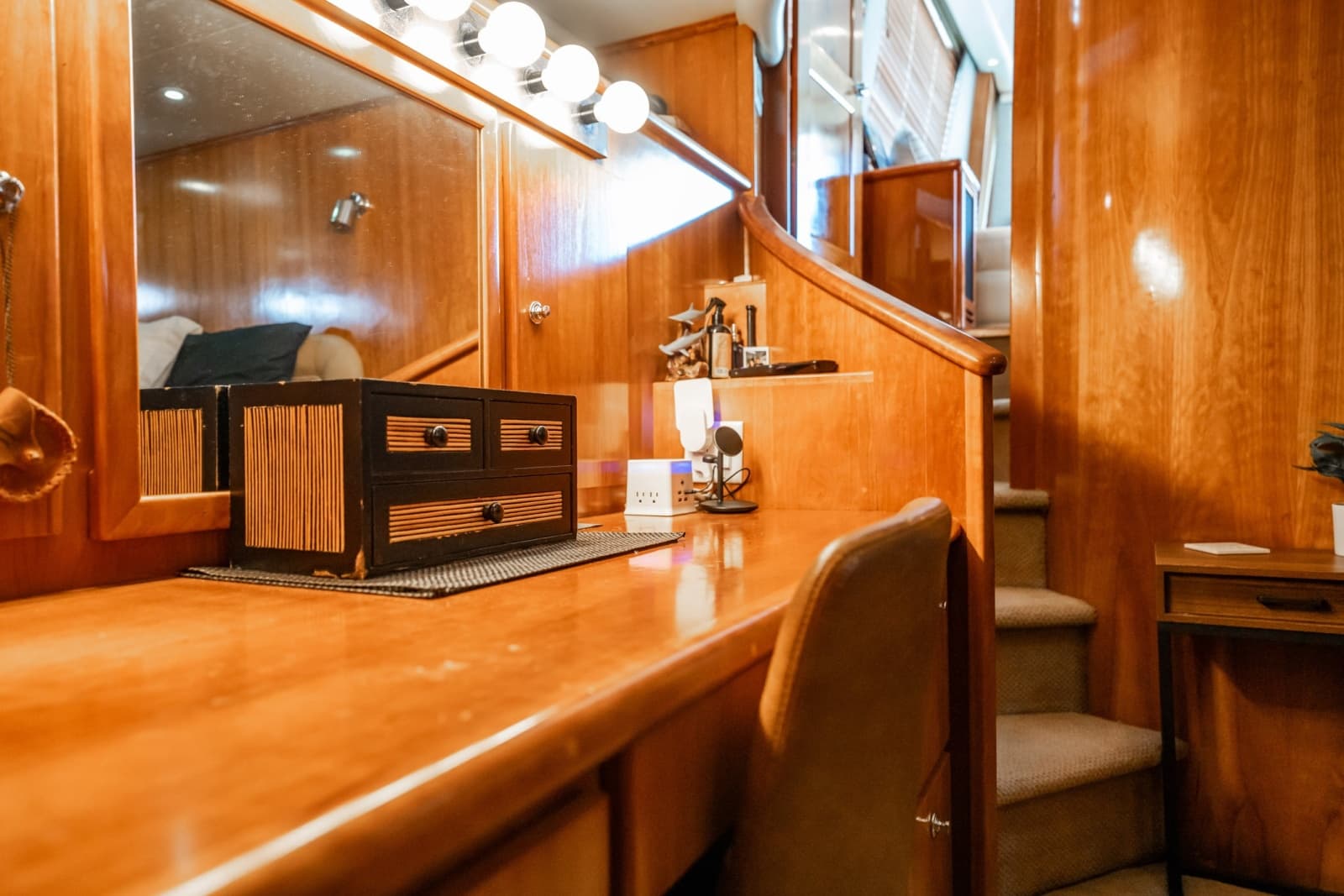 2004 Navigator 5700 Rival Pilothouse