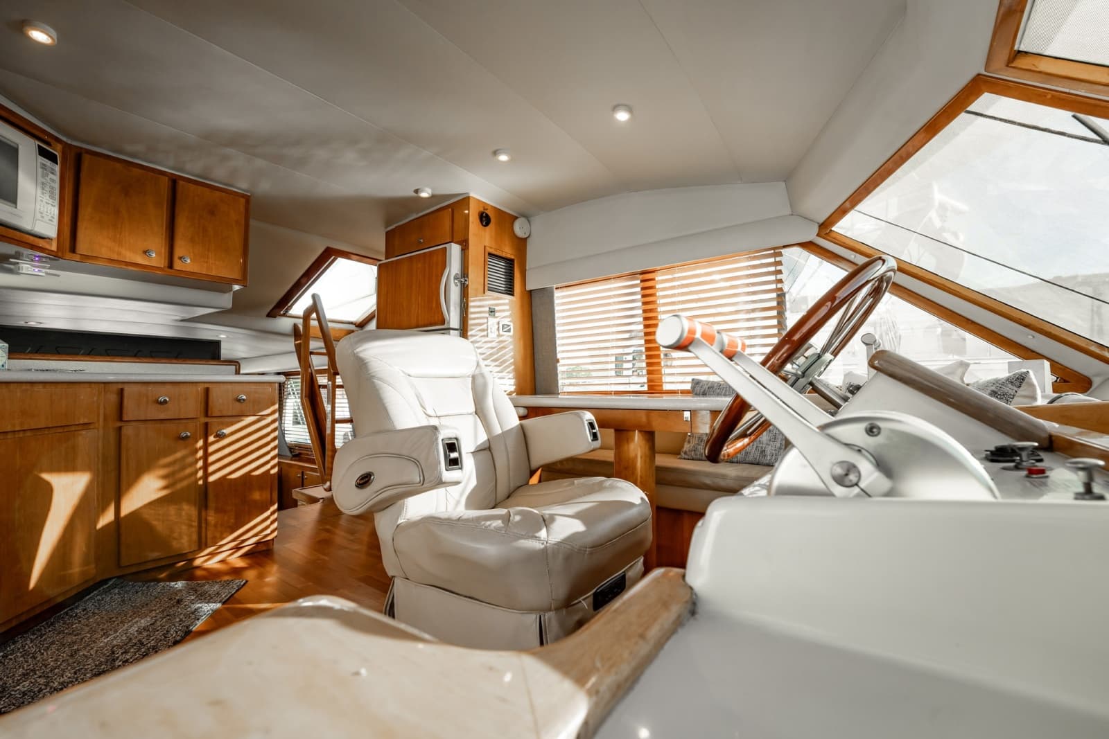 2004 Navigator 5700 Rival Pilothouse