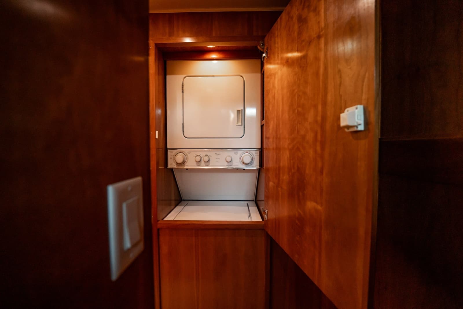 2004 Navigator 5700 Rival Pilothouse