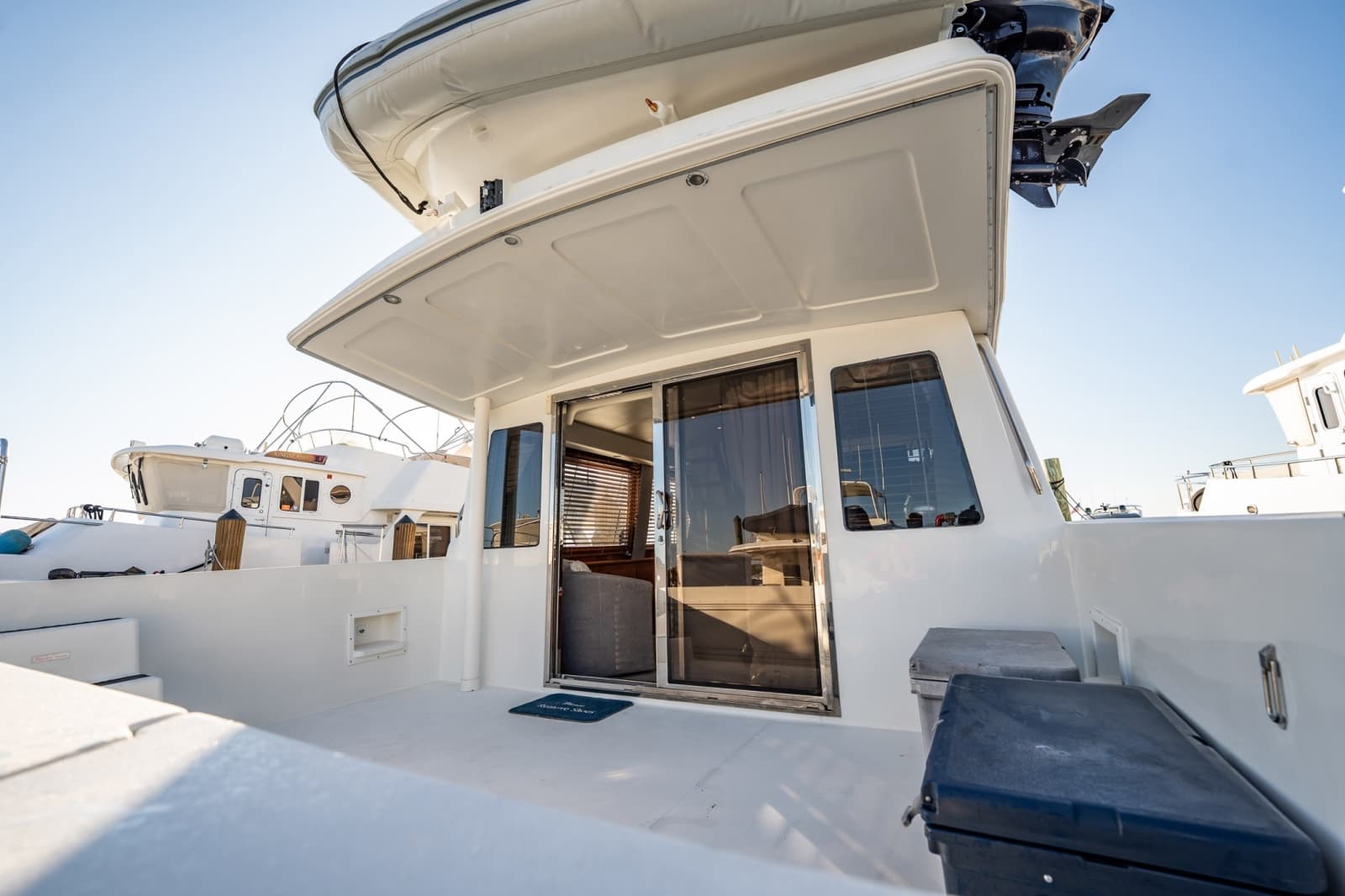 2004 Navigator 5700 Rival Pilothouse