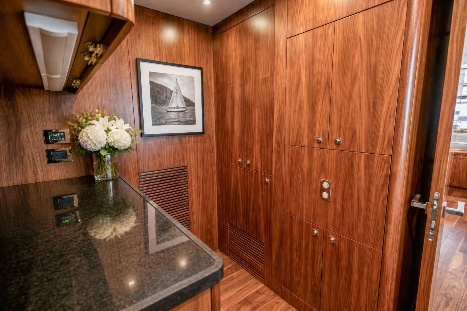2014 Sunseeker 131 - Photo 48
