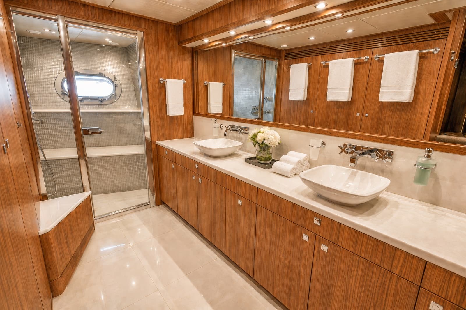 2014 Sunseeker 131 - Photo 15