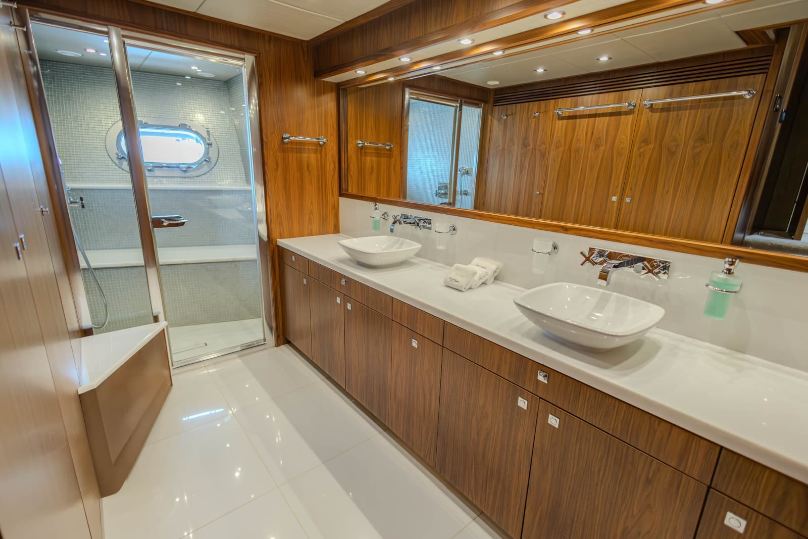 2014 Sunseeker 131 - Photo 52