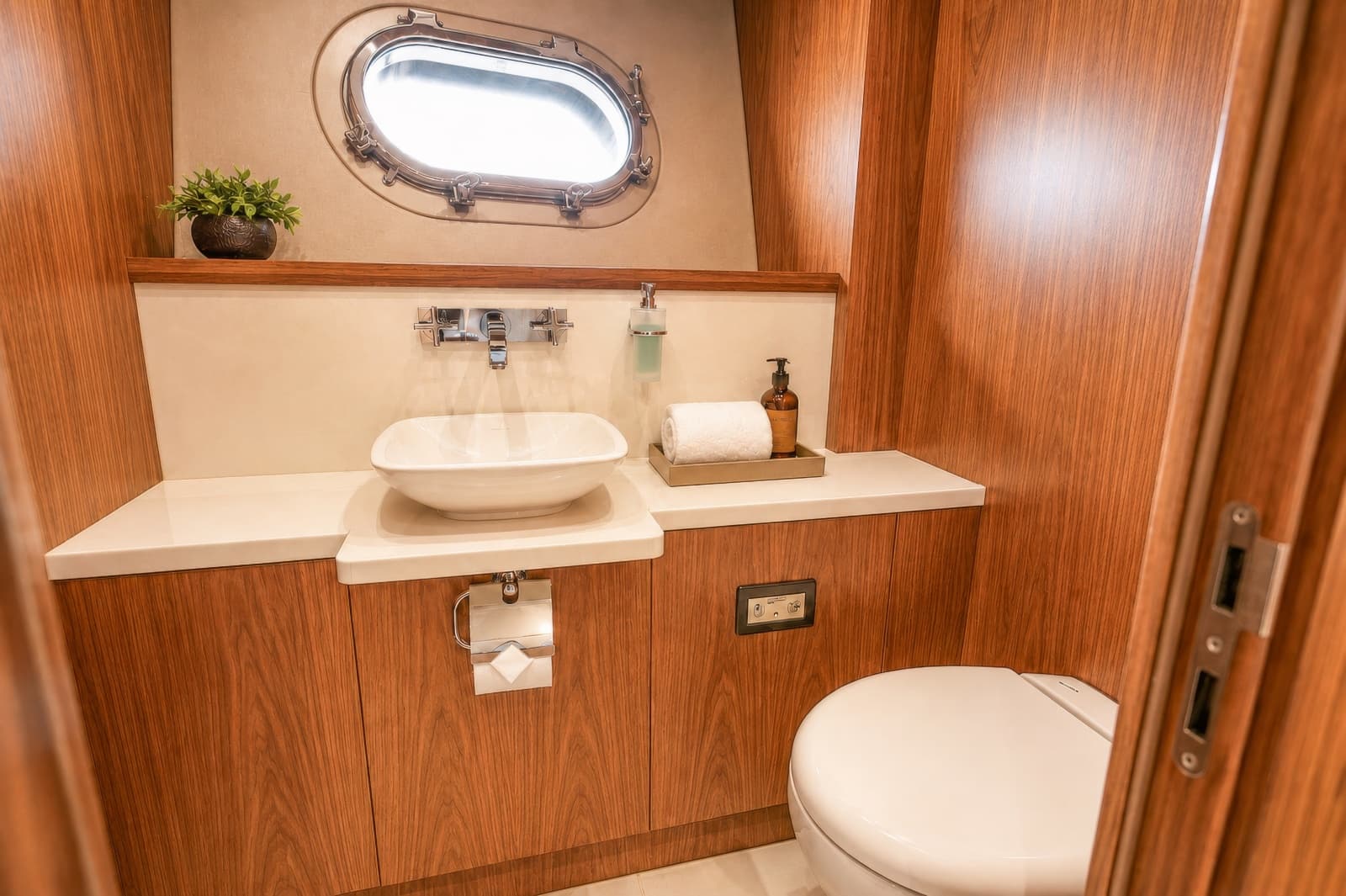 2014 Sunseeker 131 - Photo 21