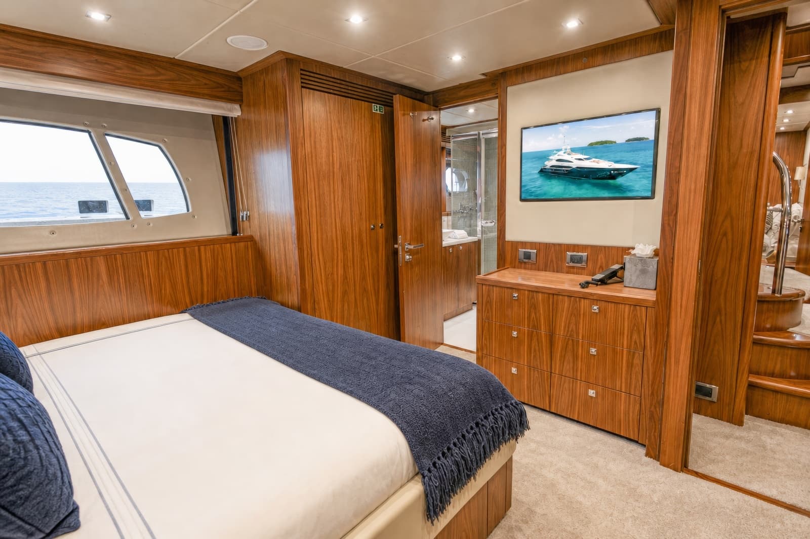 2014 Sunseeker 131 - Photo 31