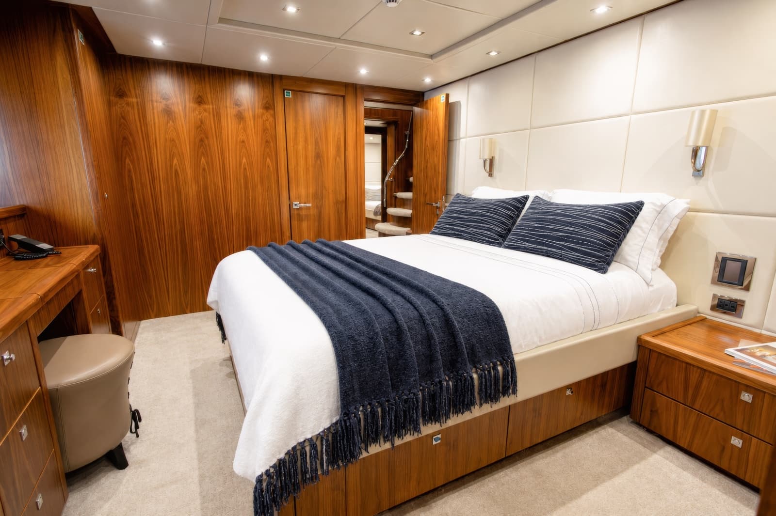 2014 Sunseeker 131 - Photo 38