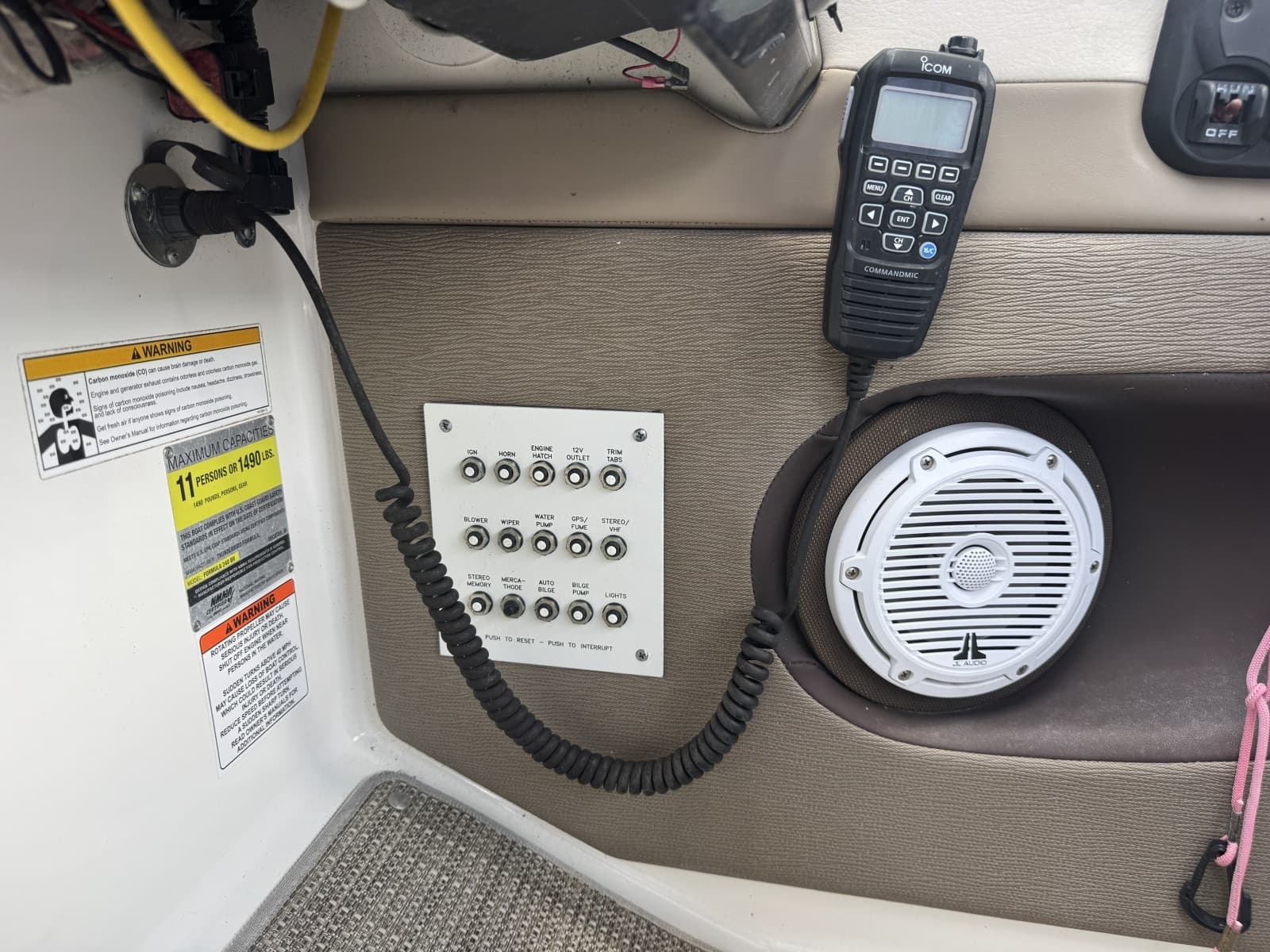 7 VHF Helm