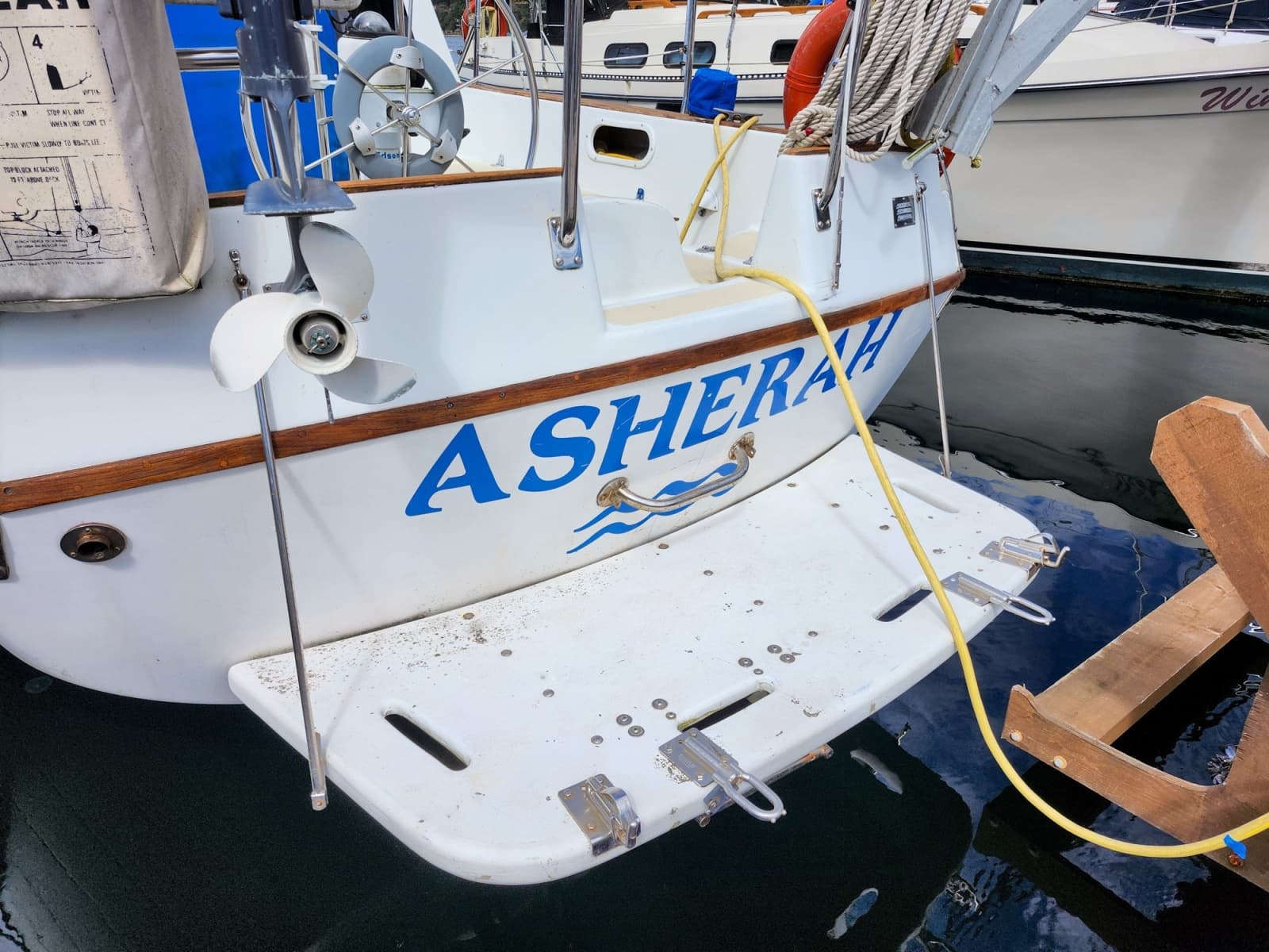 1988 Gulf Pilothouse 32