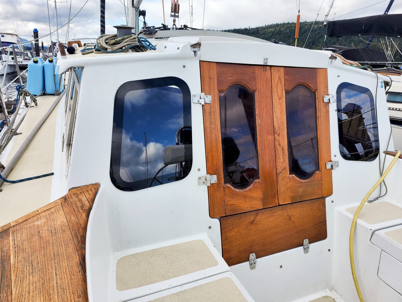 1988 Gulf Pilothouse 32