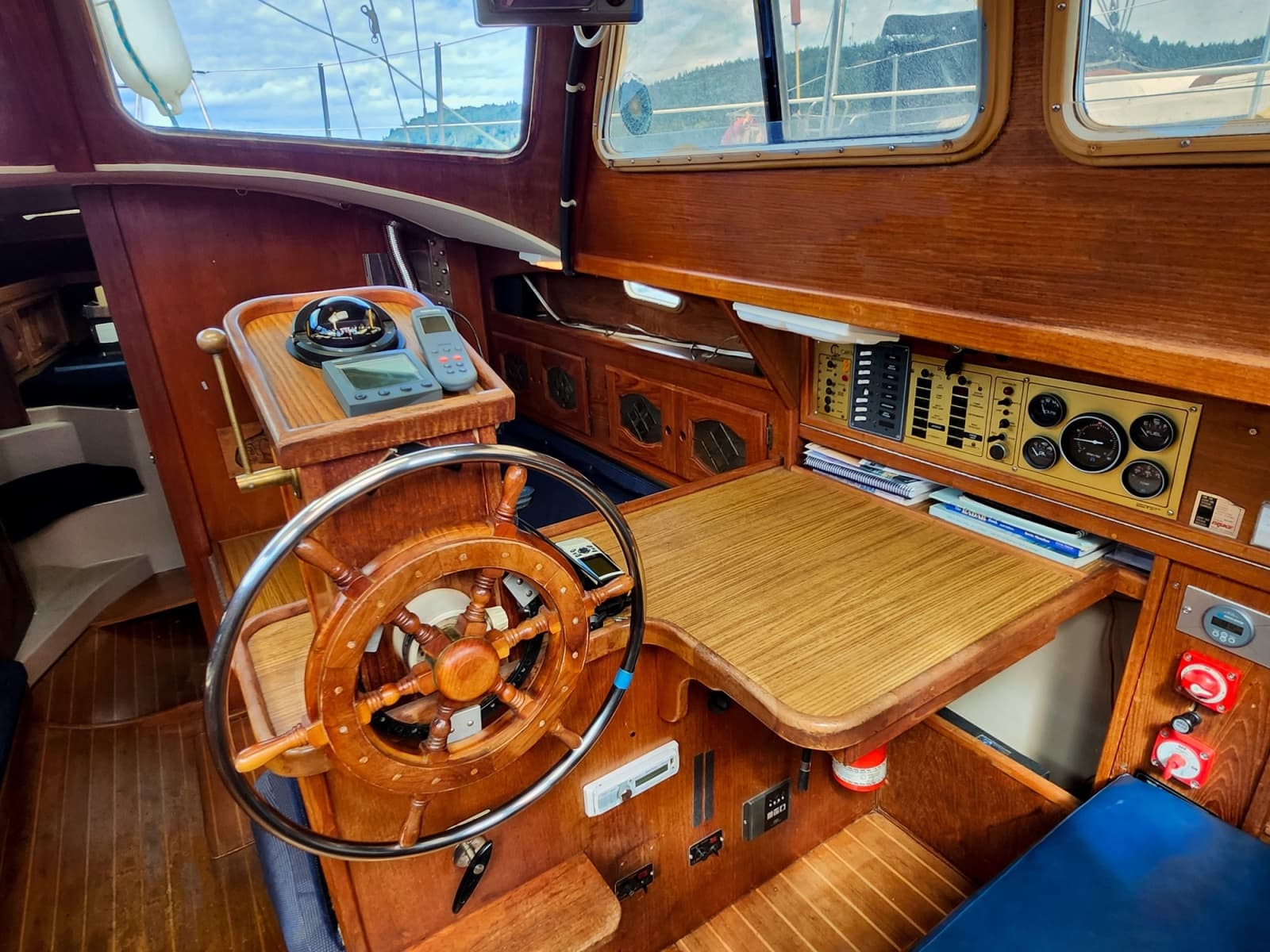 1988 Gulf Pilothouse 32