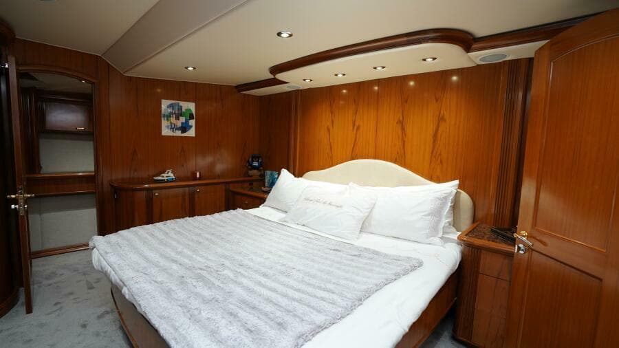 2005 Sea Force IX Enclosed Flybridge - Photo 10