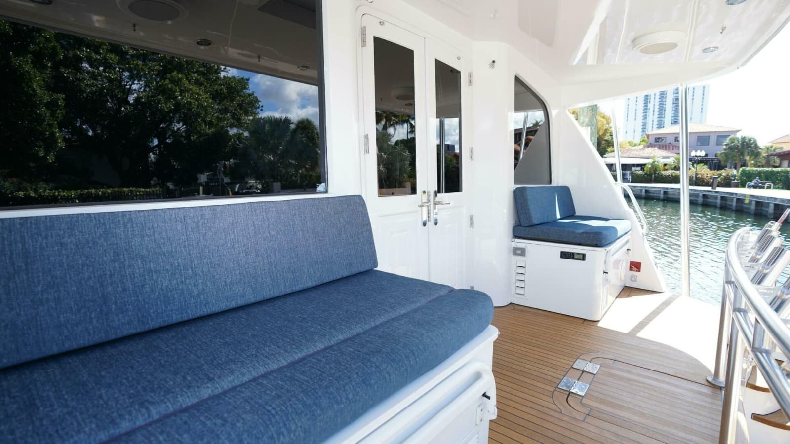 2005 Sea Force IX Enclosed Flybridge