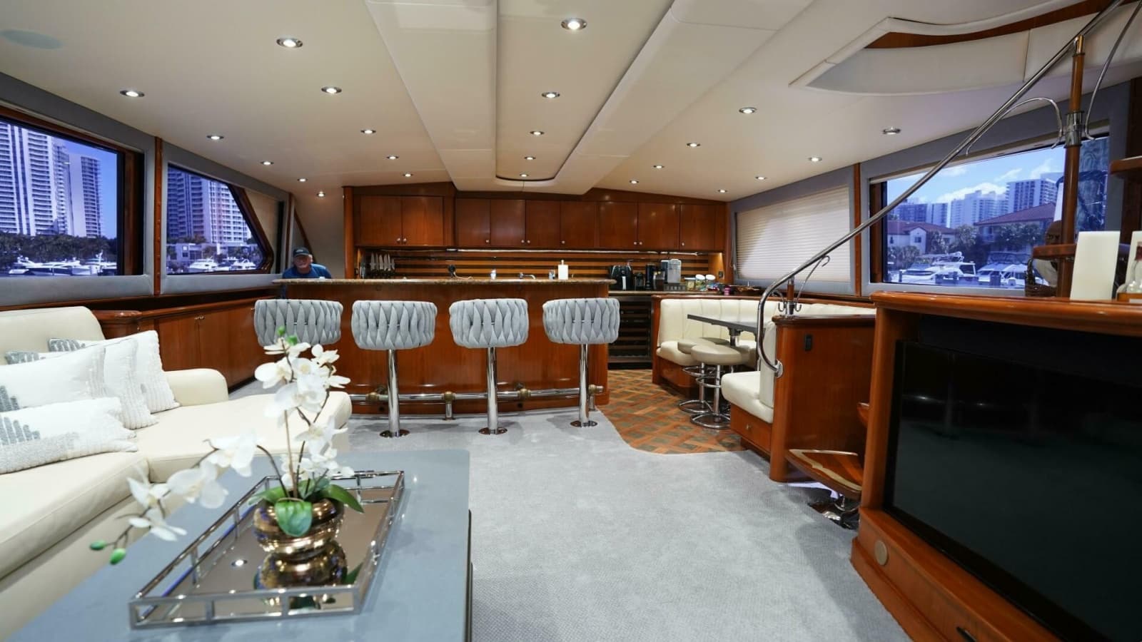 2005 Sea Force IX Enclosed Flybridge