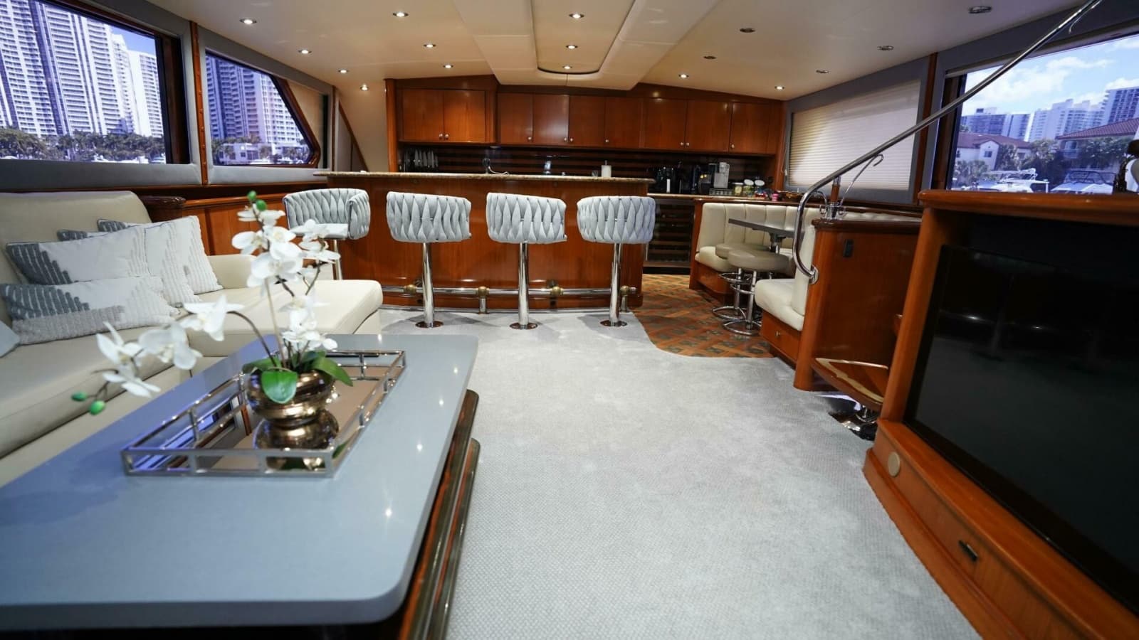 2005 Sea Force IX Enclosed Flybridge