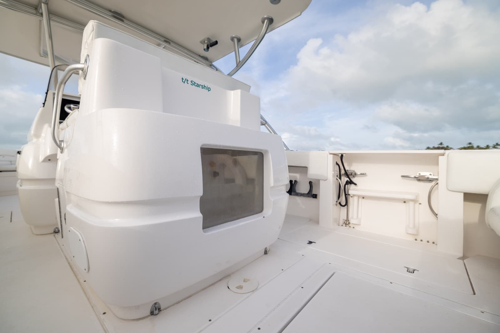 2011 Intrepid 370 Open