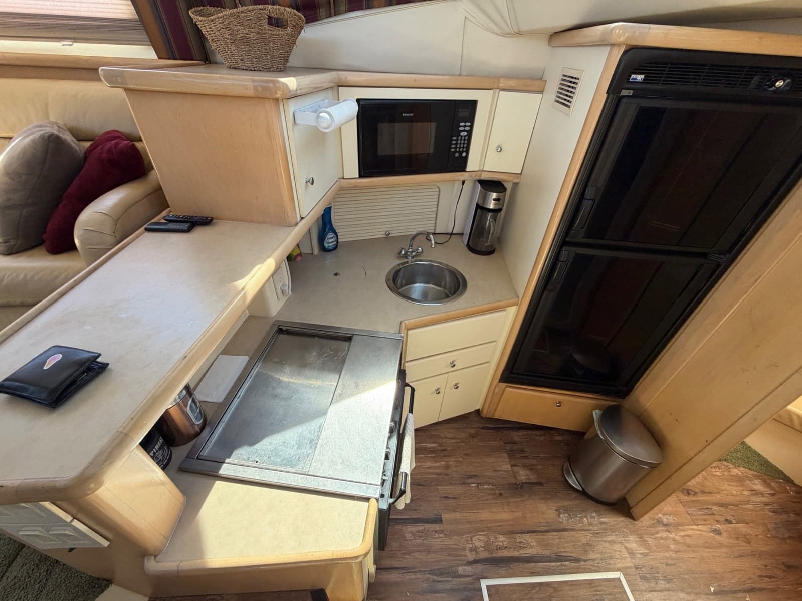 1997 Carver 400 Cockpit MY