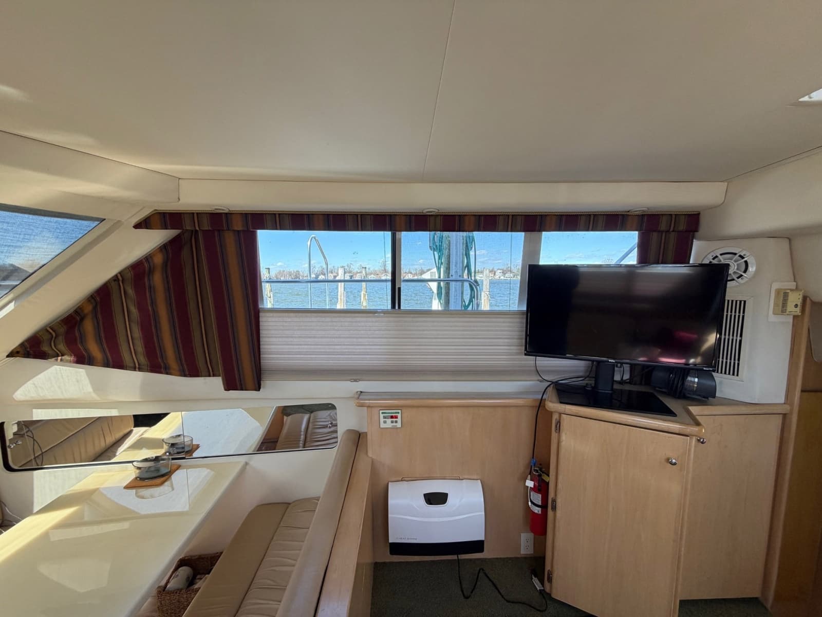 1997 Carver 400 Cockpit MY