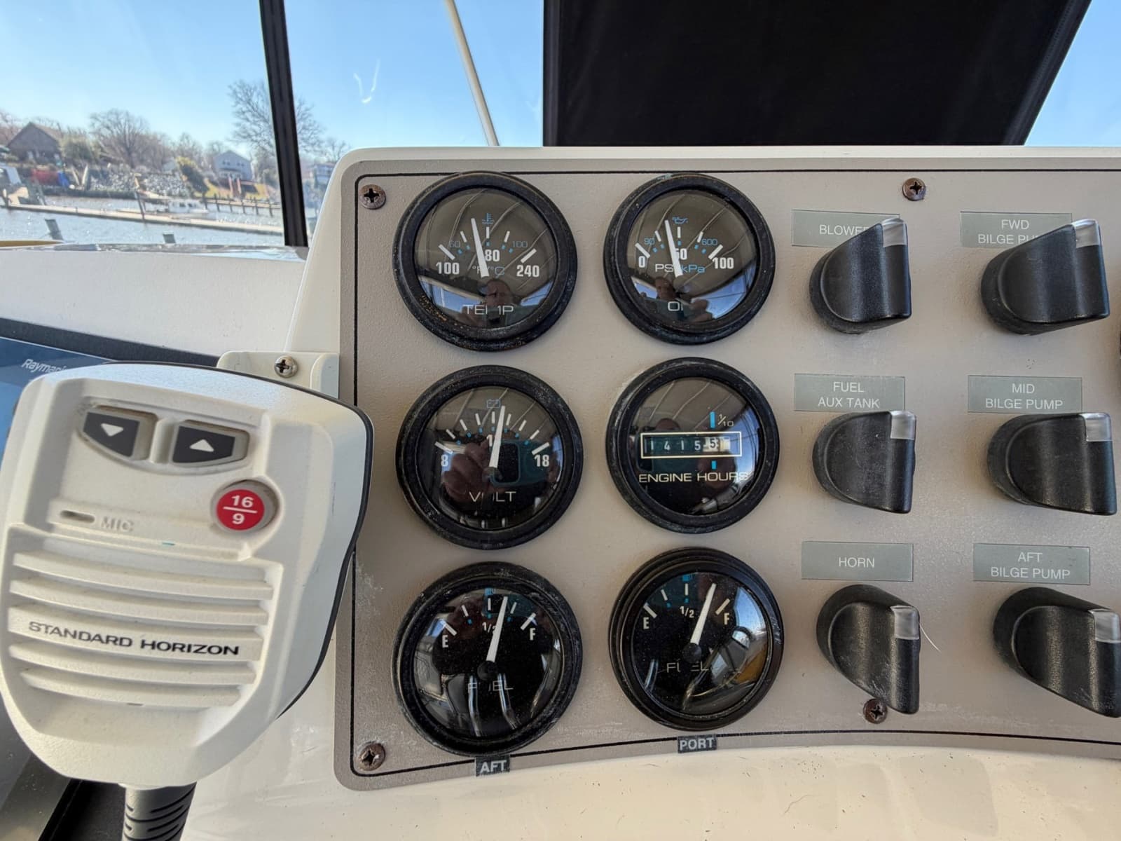 1997 Carver 400 Cockpit MY