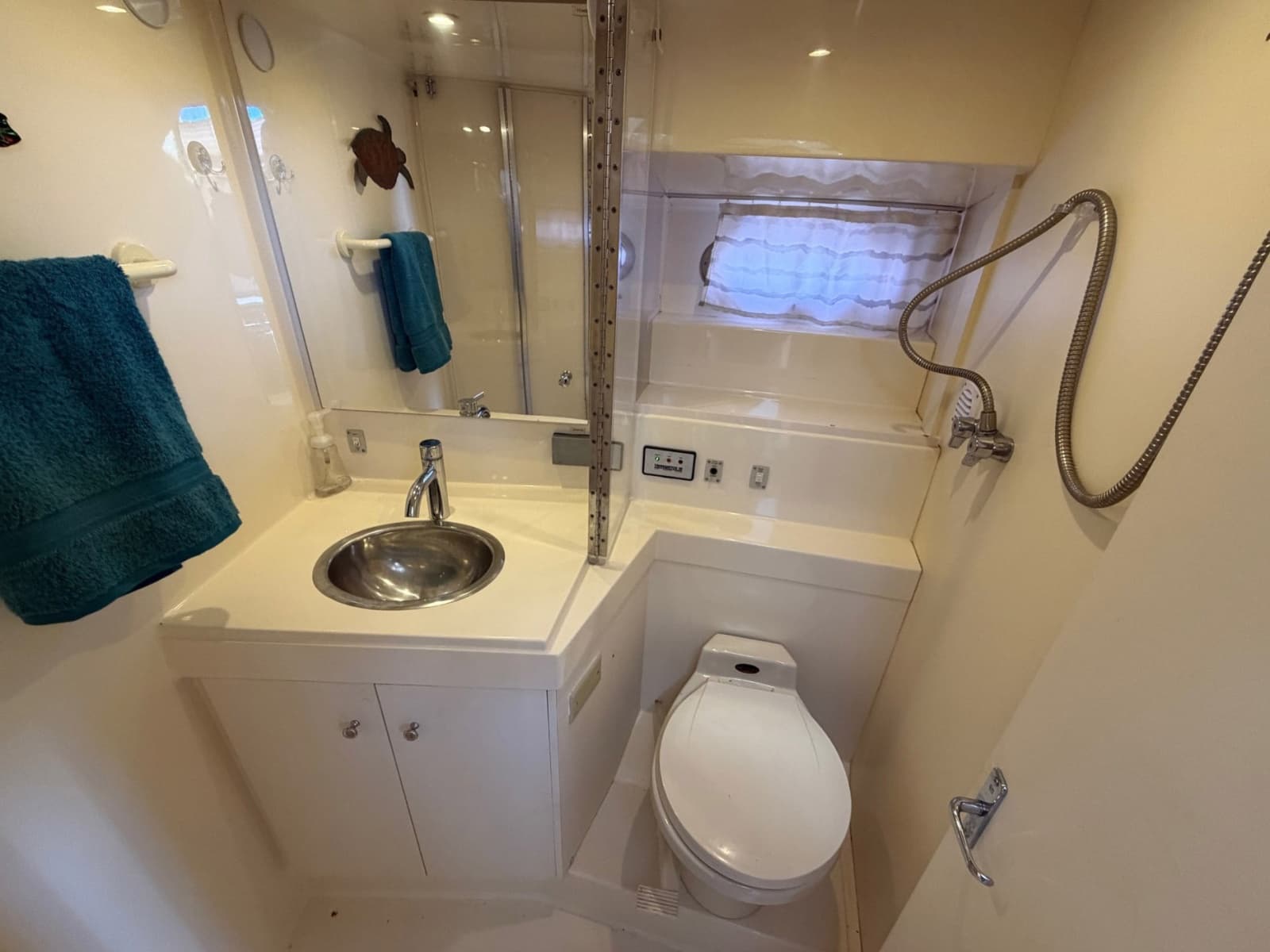 1997 Carver 400 Cockpit MY