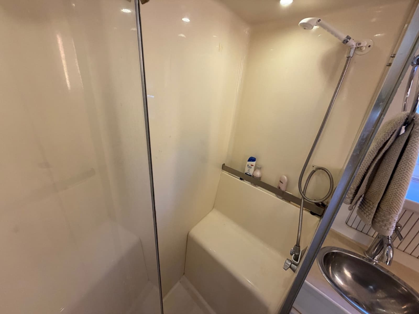 1997 Carver 400 Cockpit MY