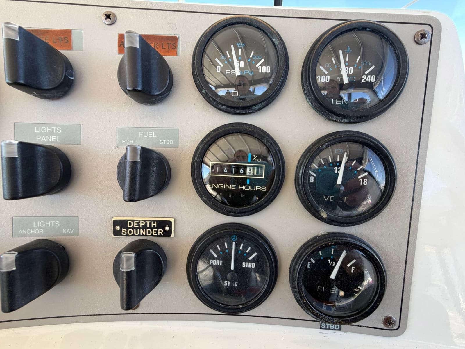 1997 Carver 400 Cockpit MY