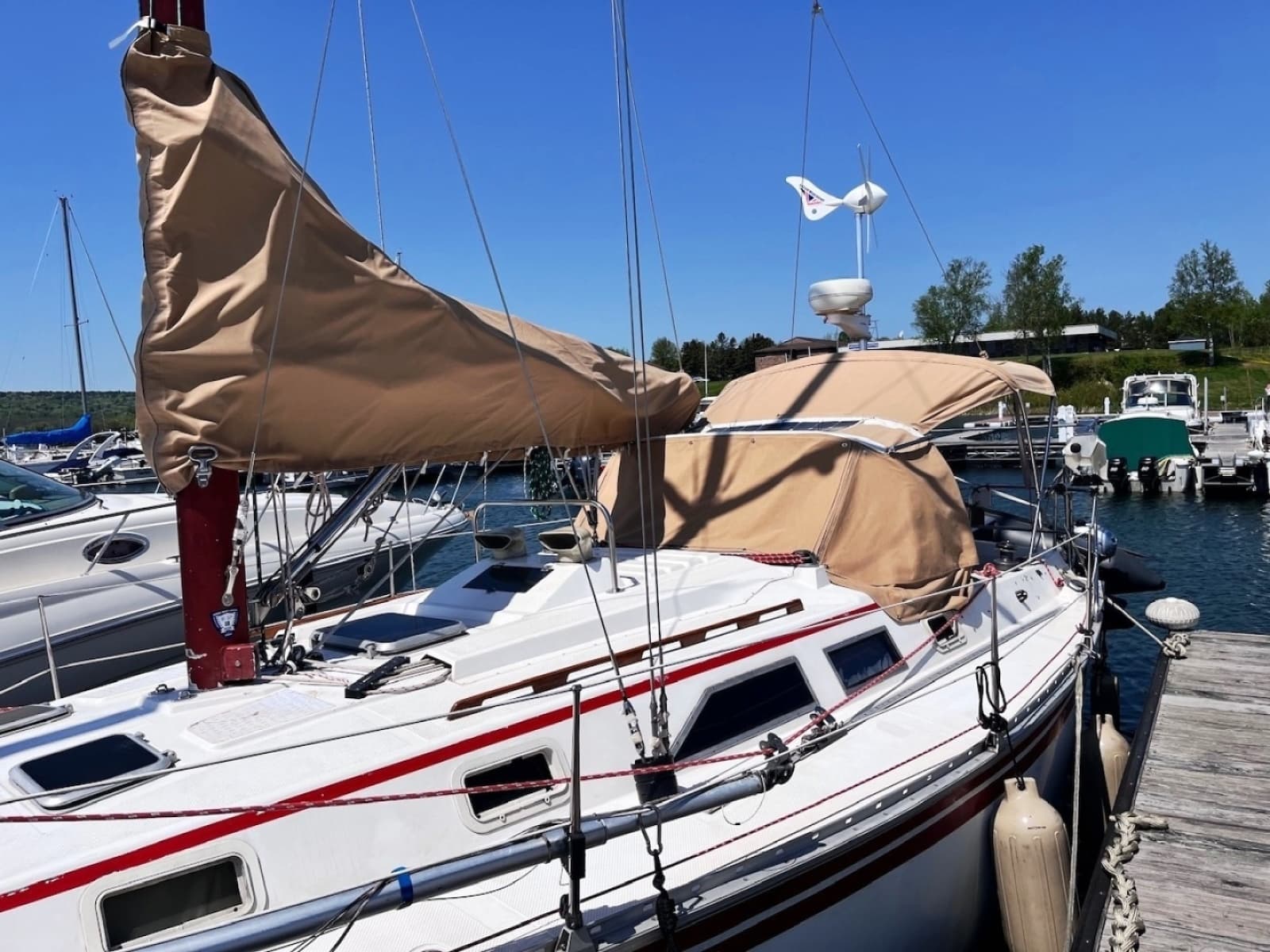 1983 Hunter 34 - Photo 2