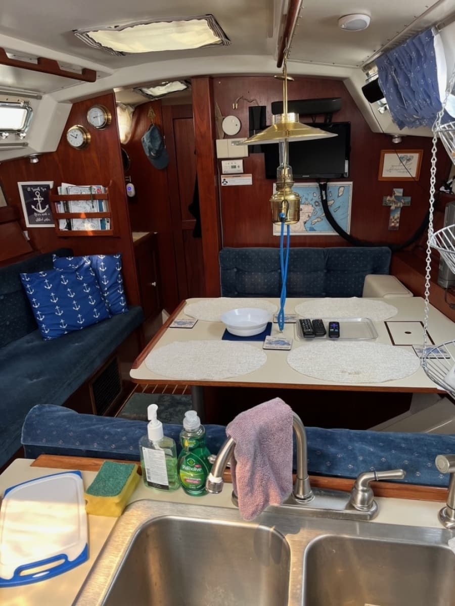 1983 Hunter 34 - Photo 17