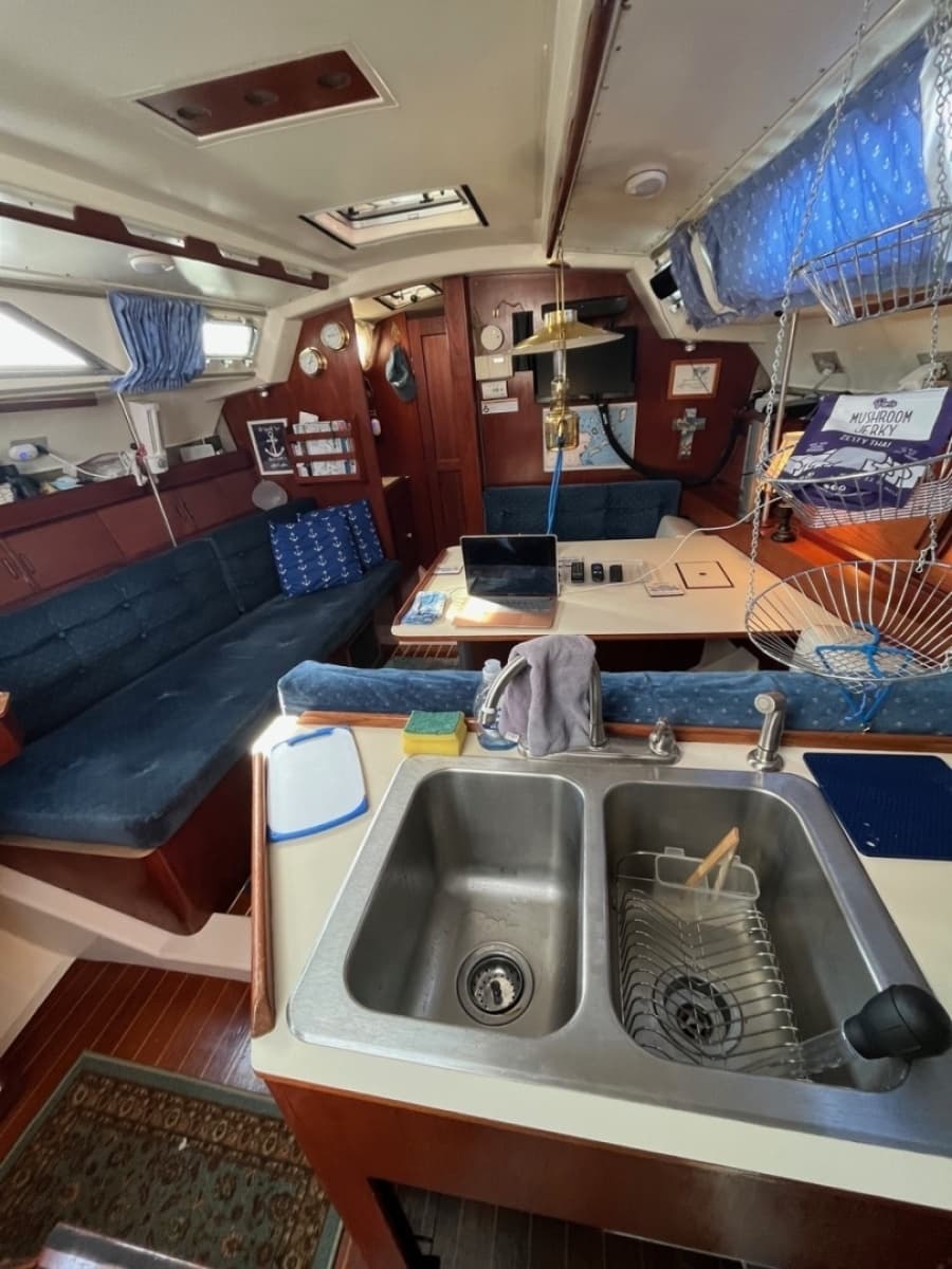 1983 Hunter 34 - Photo 11