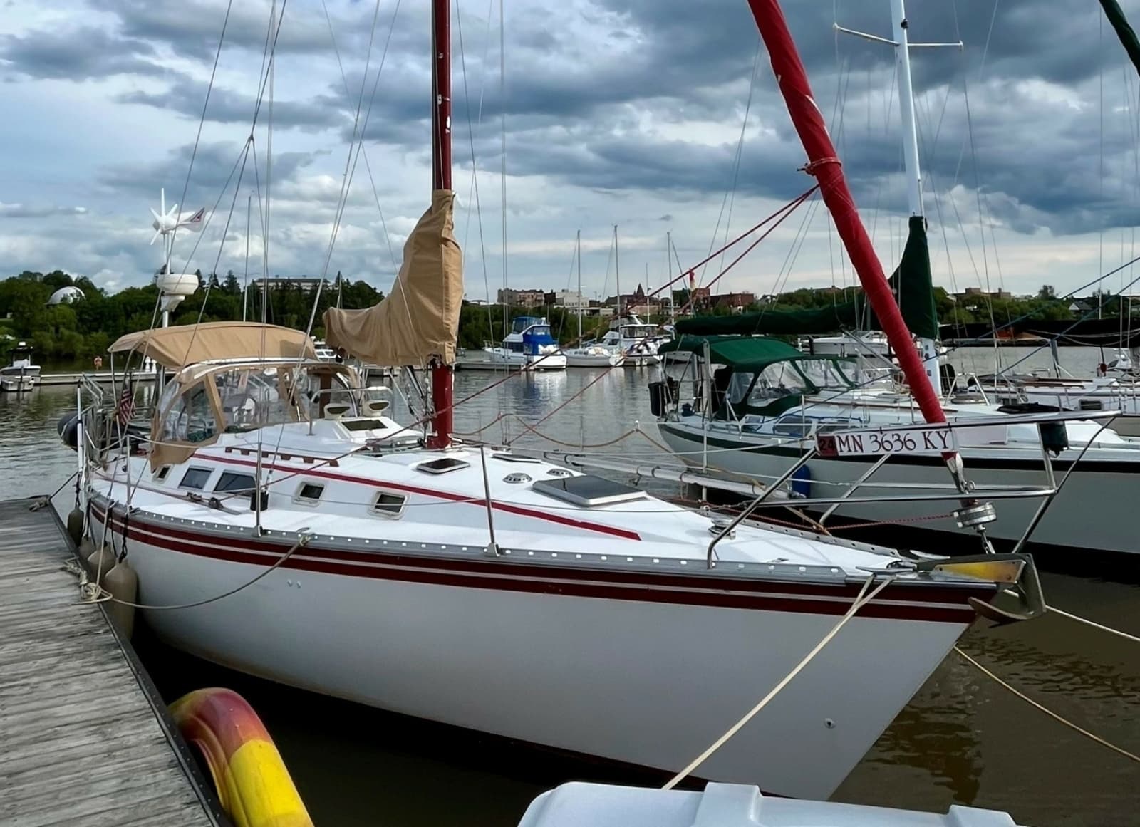 1983 Hunter 34 - Photo 1