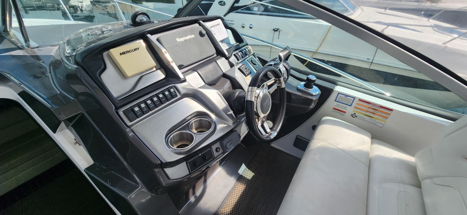 2015 Monterey 335 Sport Yacht