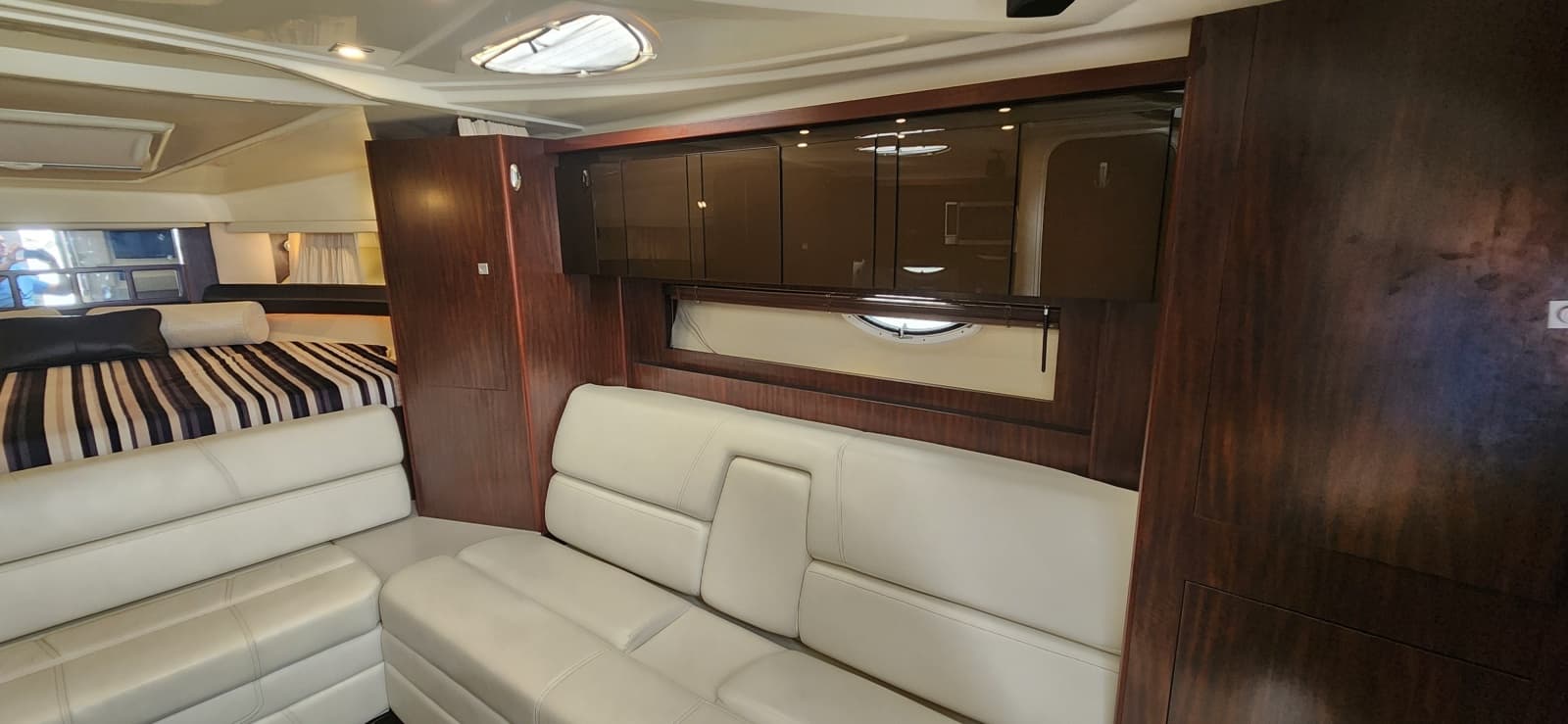 2015 Monterey 335 Sport Yacht