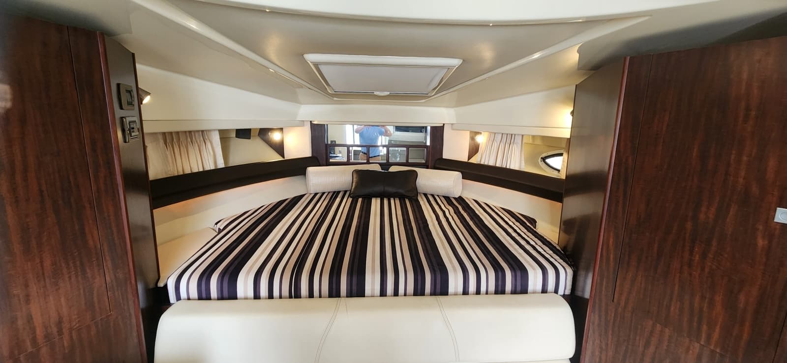 2015 Monterey 335 Sport Yacht