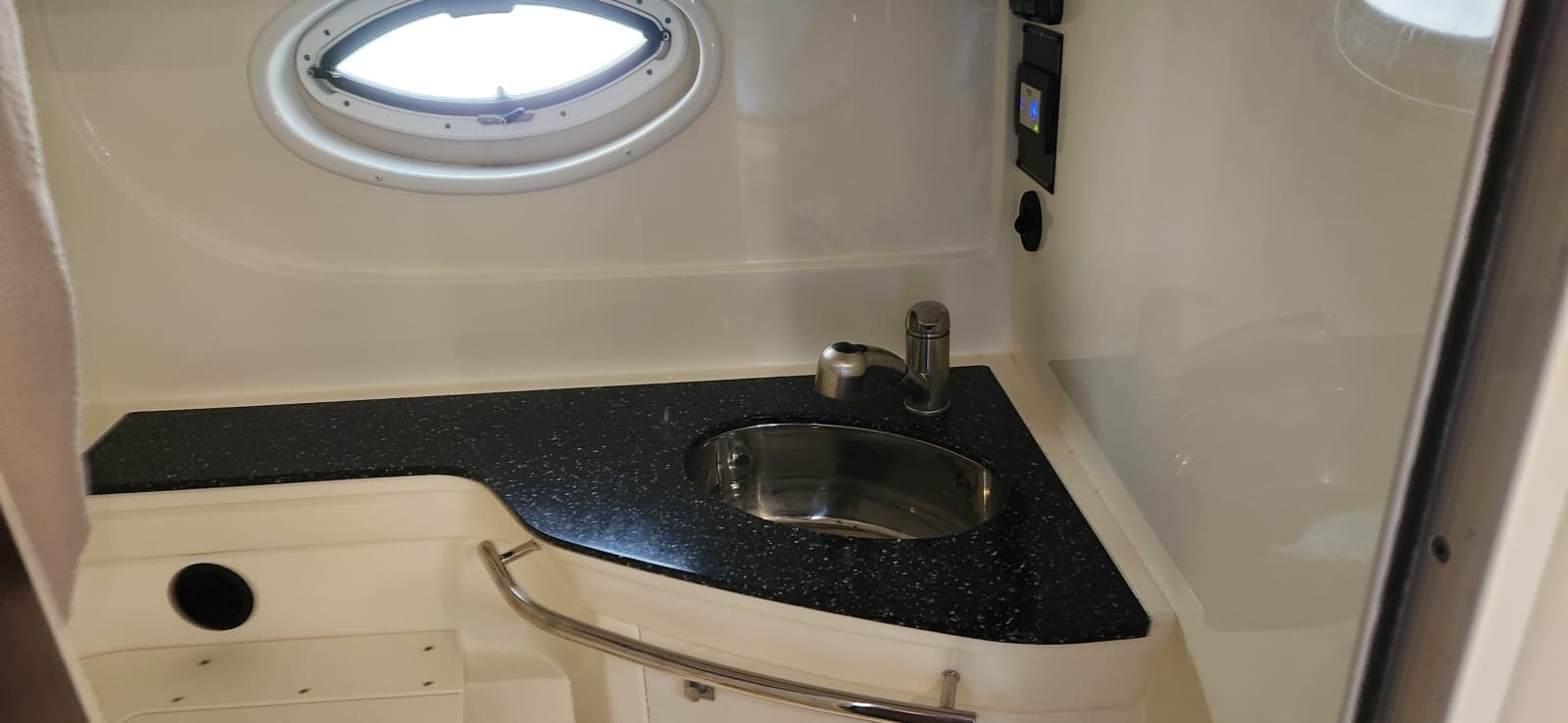 2015 Monterey 335 Sport Yacht