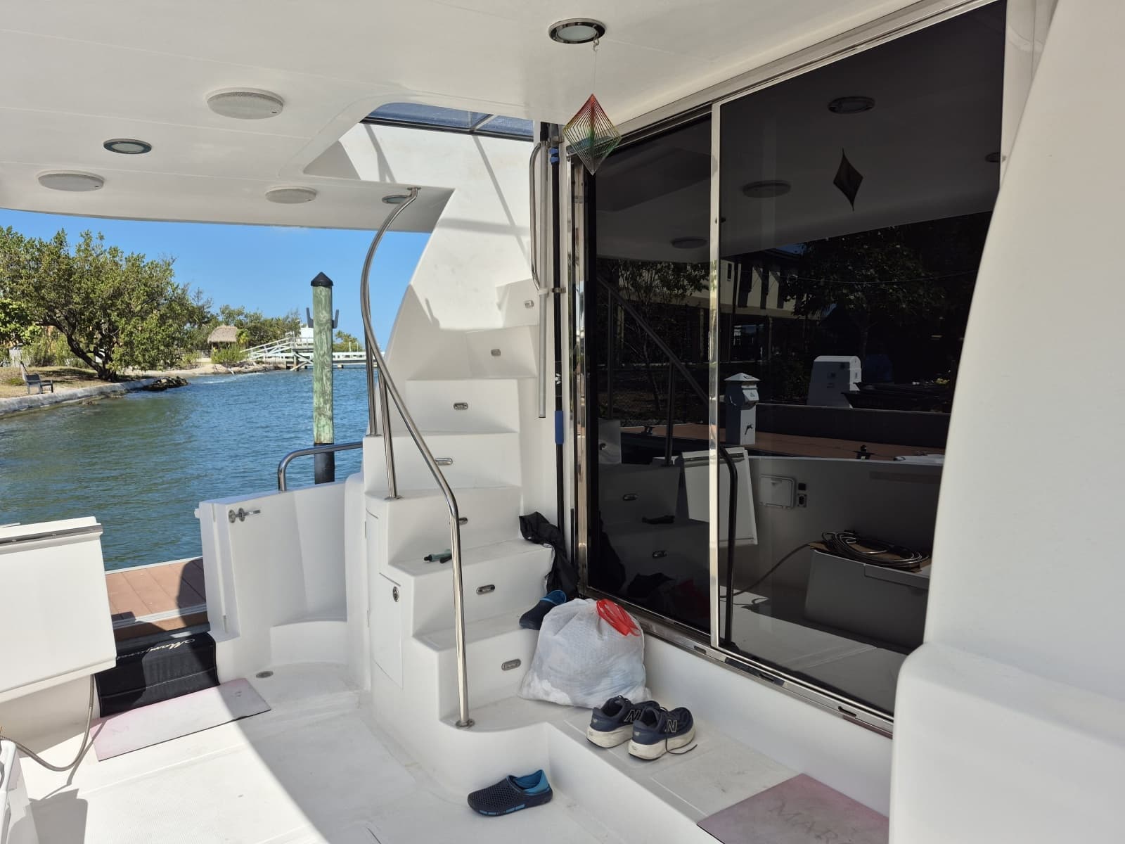 2006 Altima Motor Yacht - Photo 8