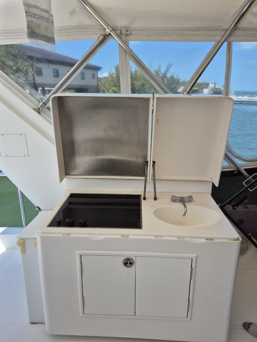 2006 Altima Motor Yacht - Photo 9