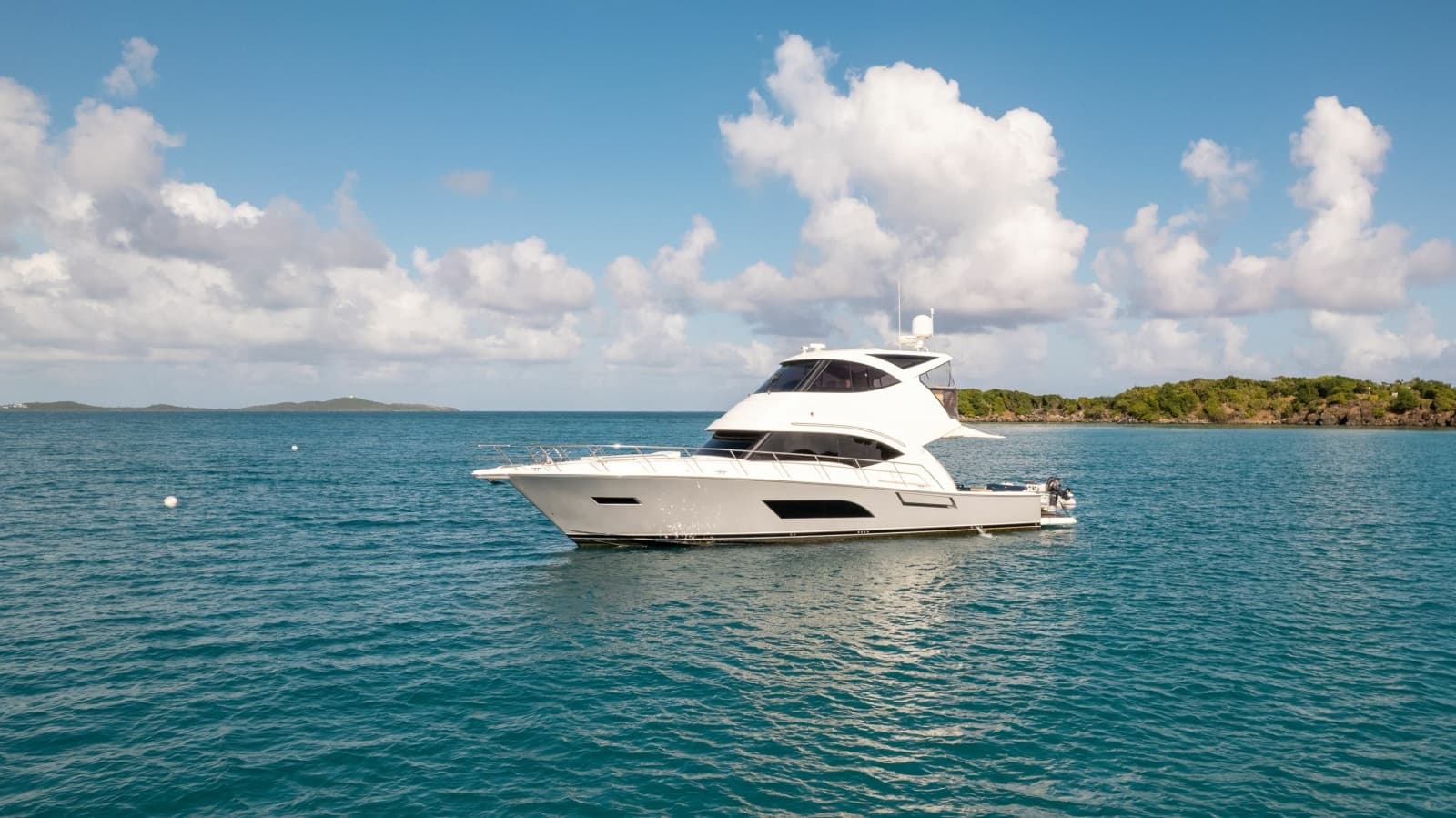 2015 Riviera 53 Enclosed Bridge