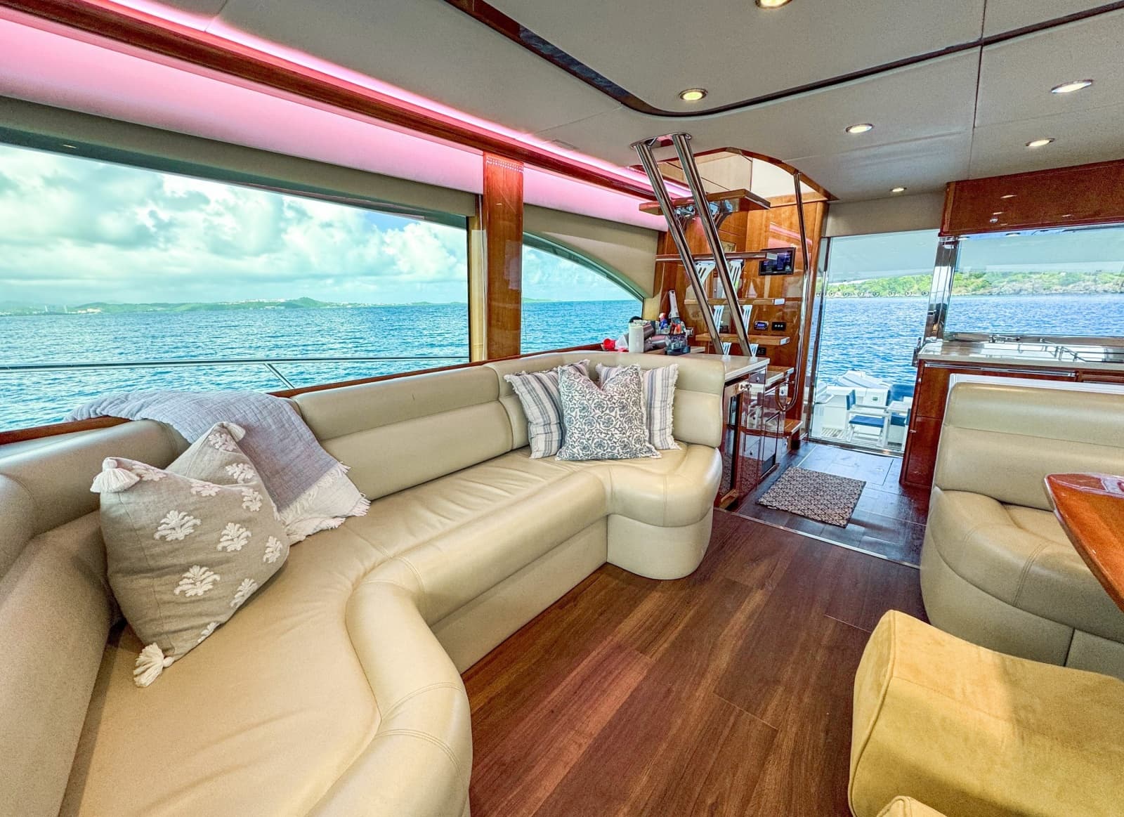 2015 Riviera 53 Enclosed Bridge