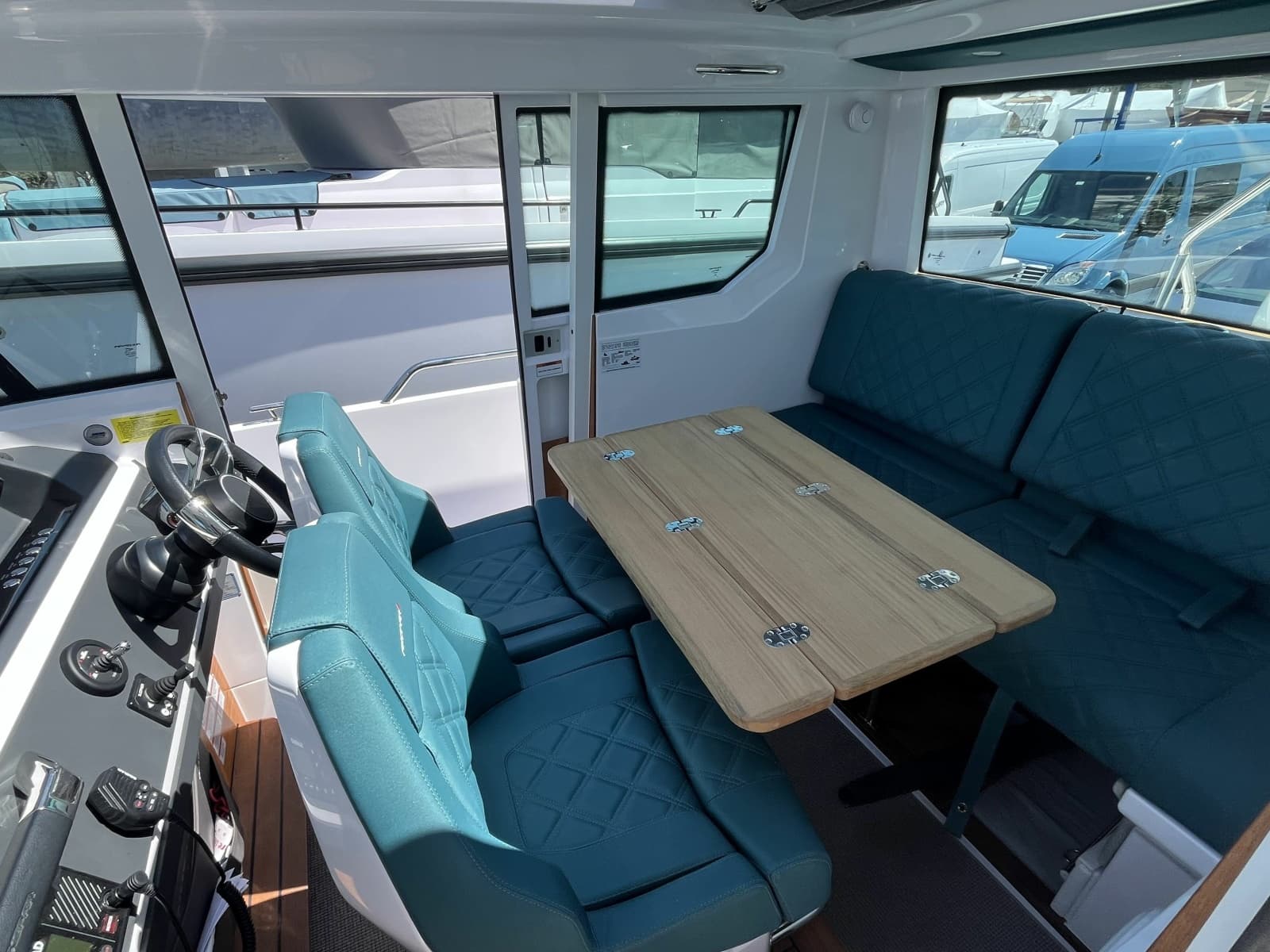 2023 Axopar 28 CABIN