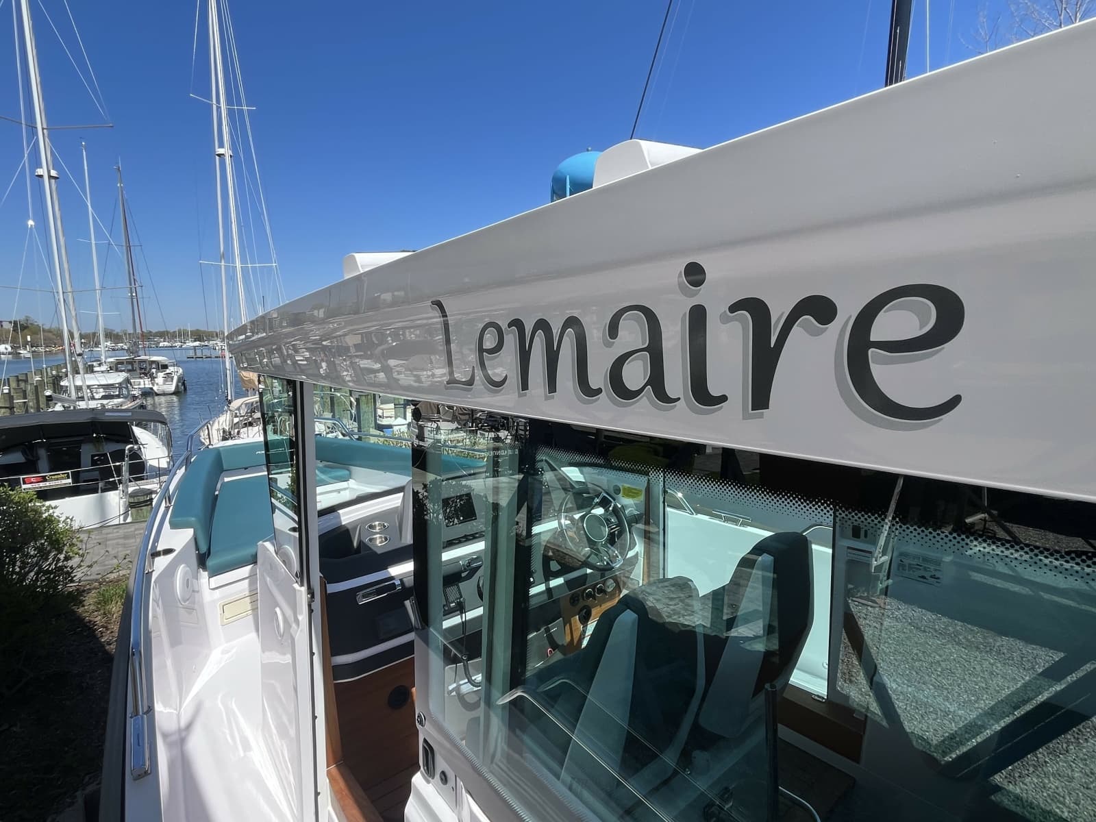 2023 Axopar 28 CABIN