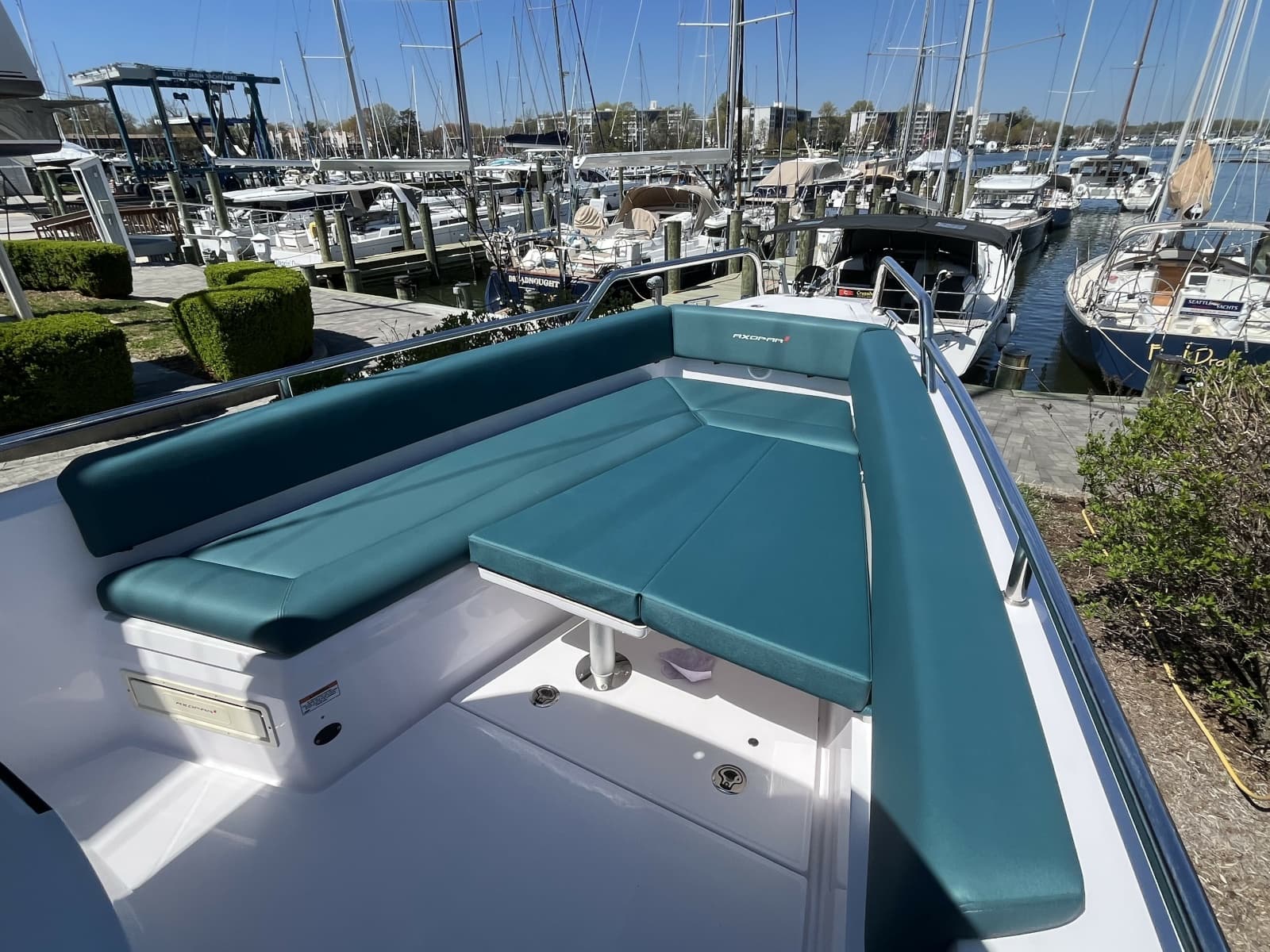 2023 Axopar 28 CABIN