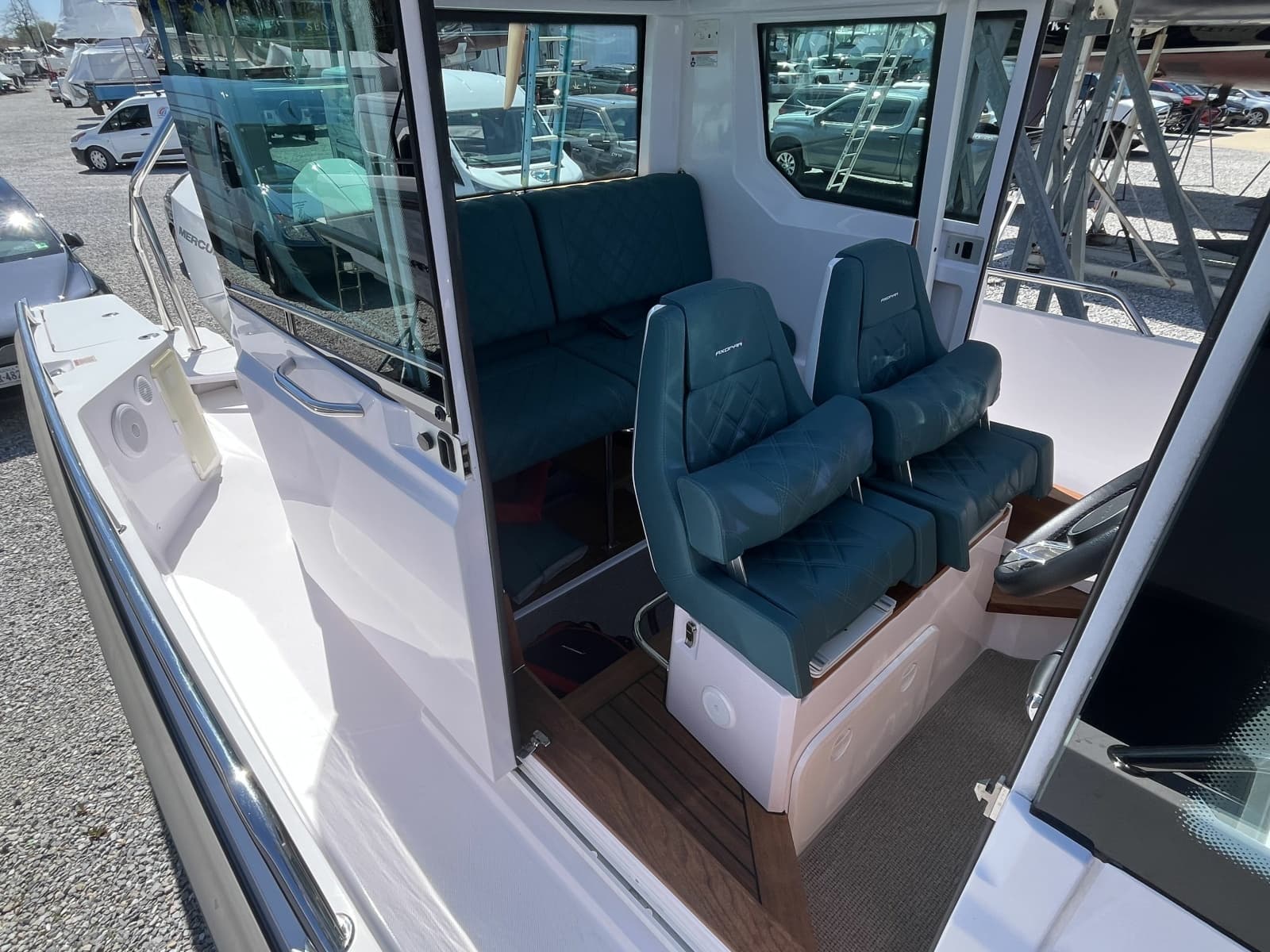 2023 Axopar 28 CABIN
