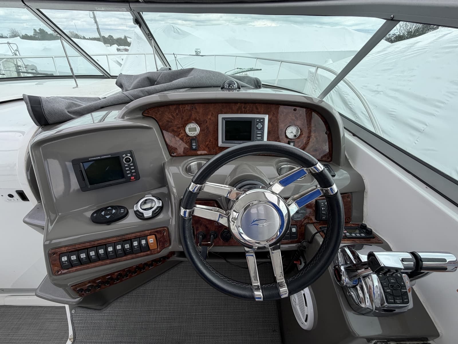 2013 Rinker 360 Express Cruiser - Photo 31