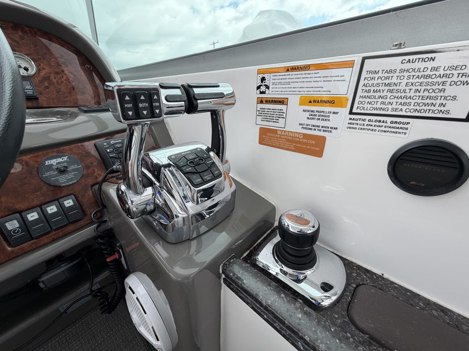 2013 Rinker 360 Express Cruiser - Photo 32