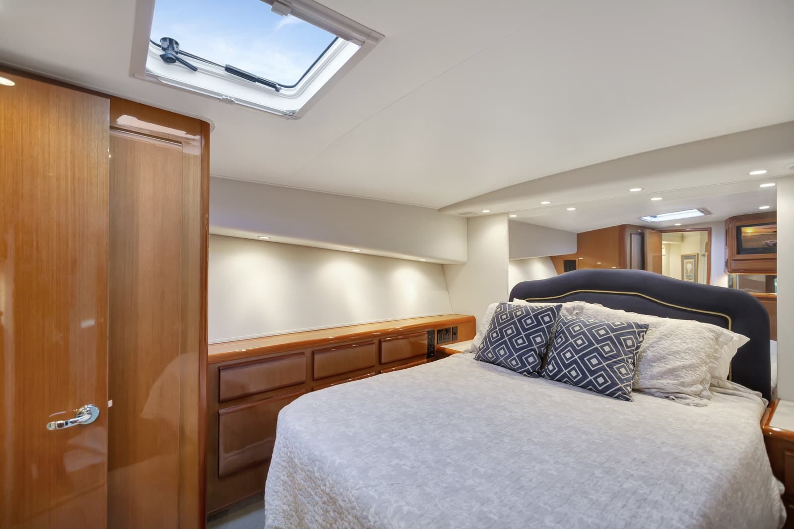 Viking 5- Lady S - Interior Stateroom