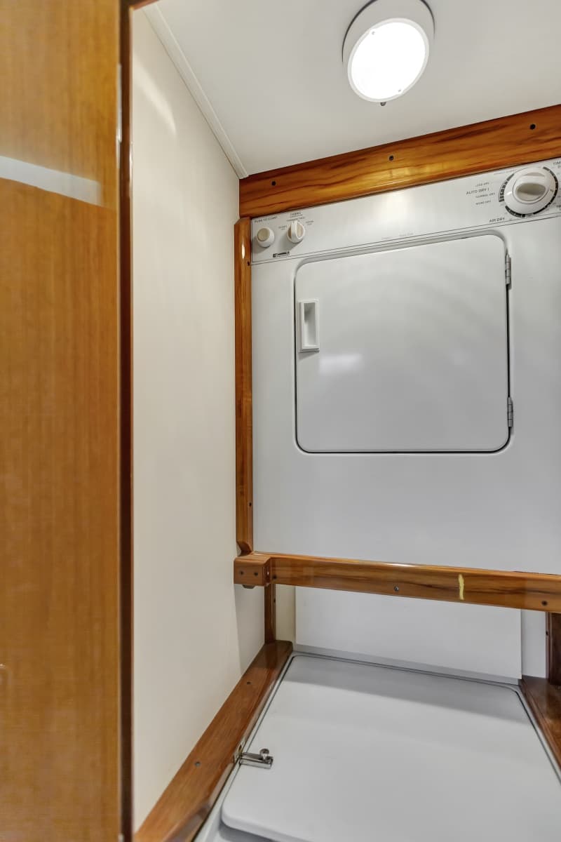 Viking 5- Lady S - Interior Laundry