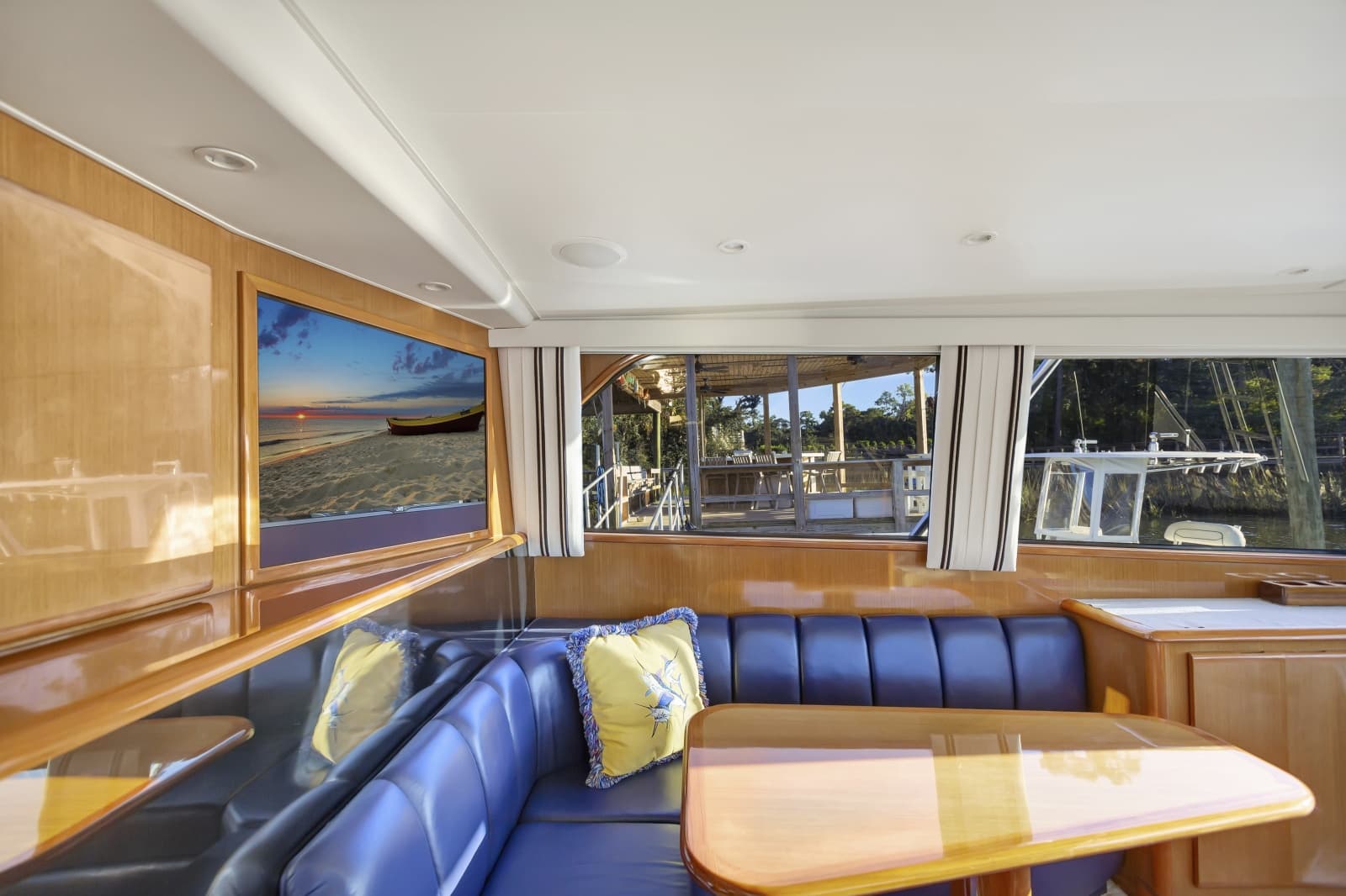 Viking 5- Lady S - Interior Dinette