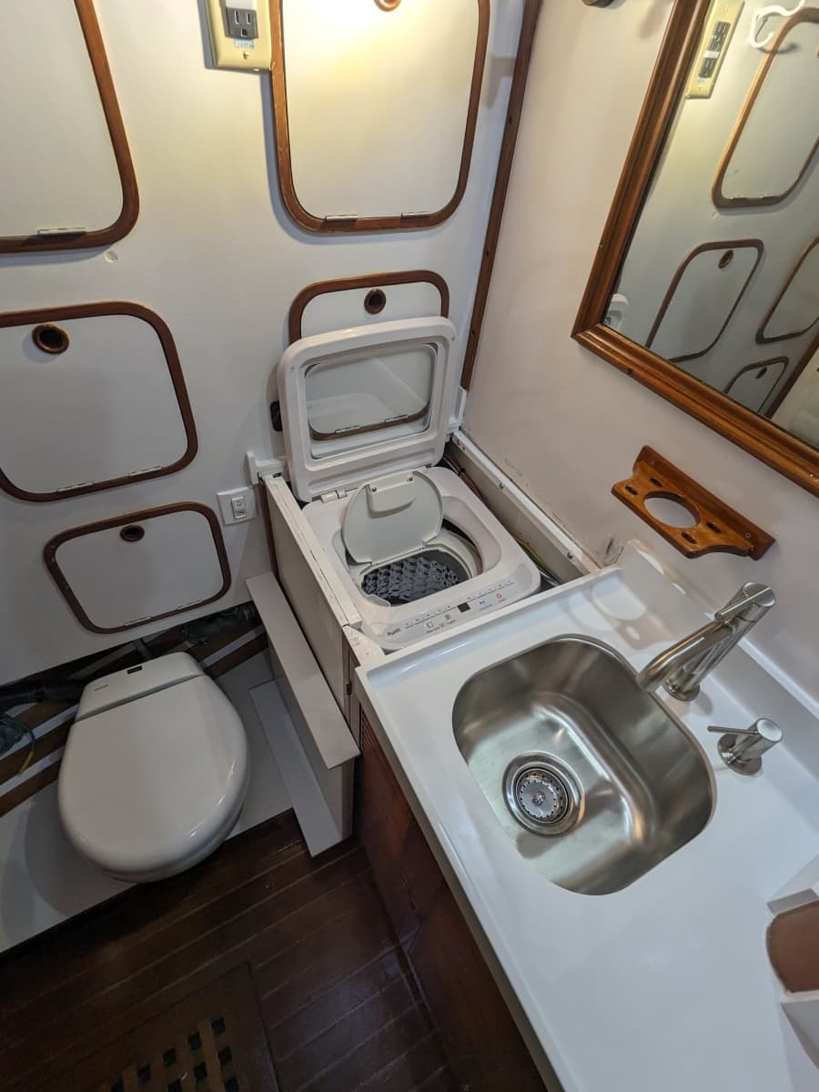 1984 Tayana Vancouver 42