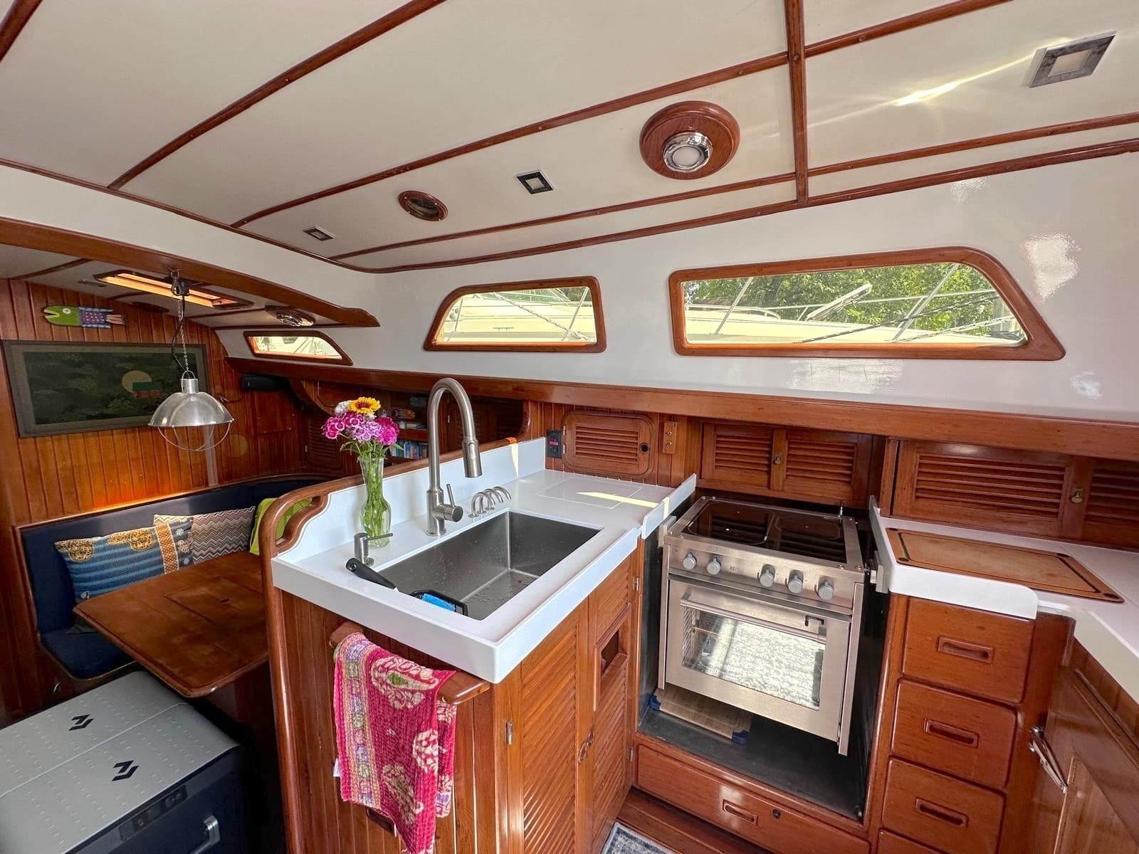 1984 Tayana Vancouver 42